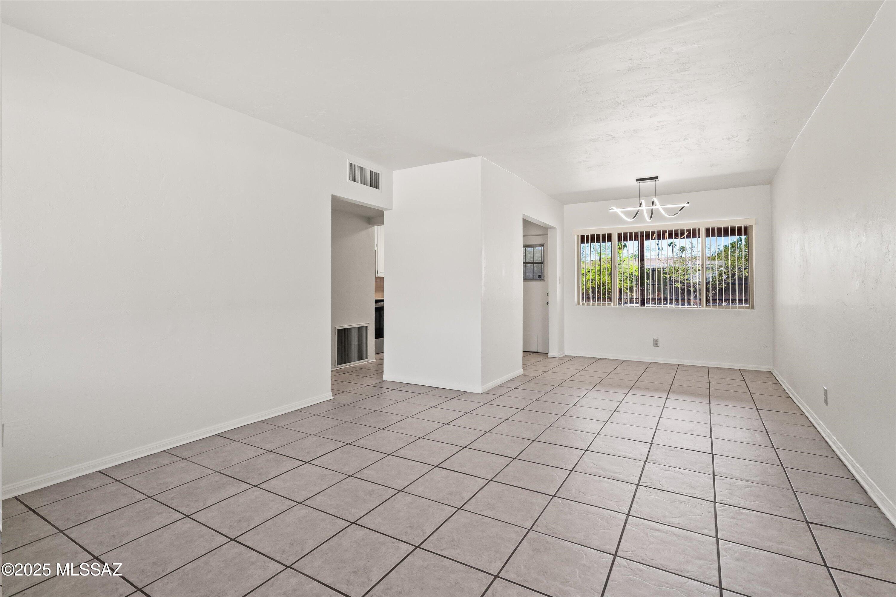 4814 E Bellevue Street