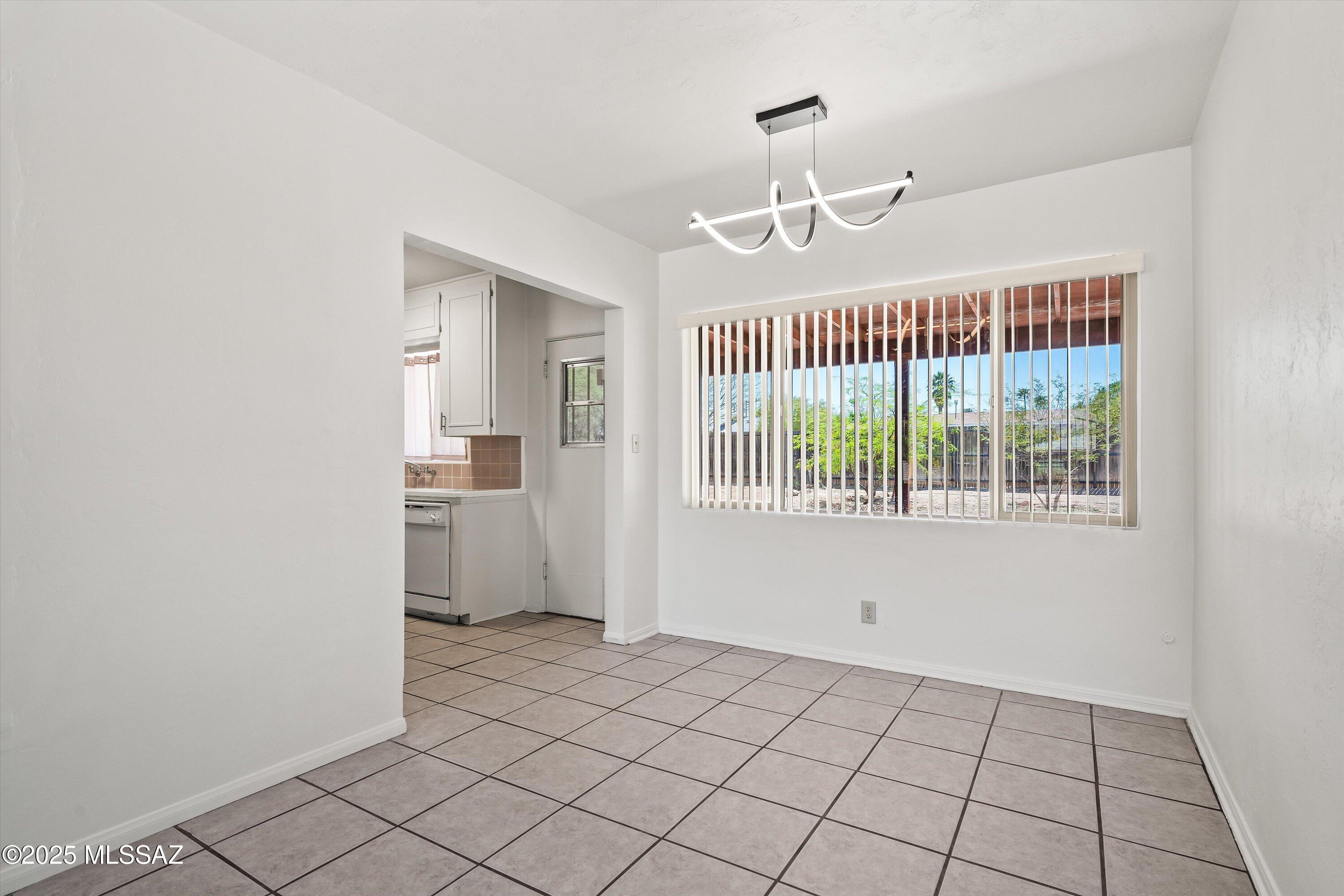 4814 E Bellevue Street