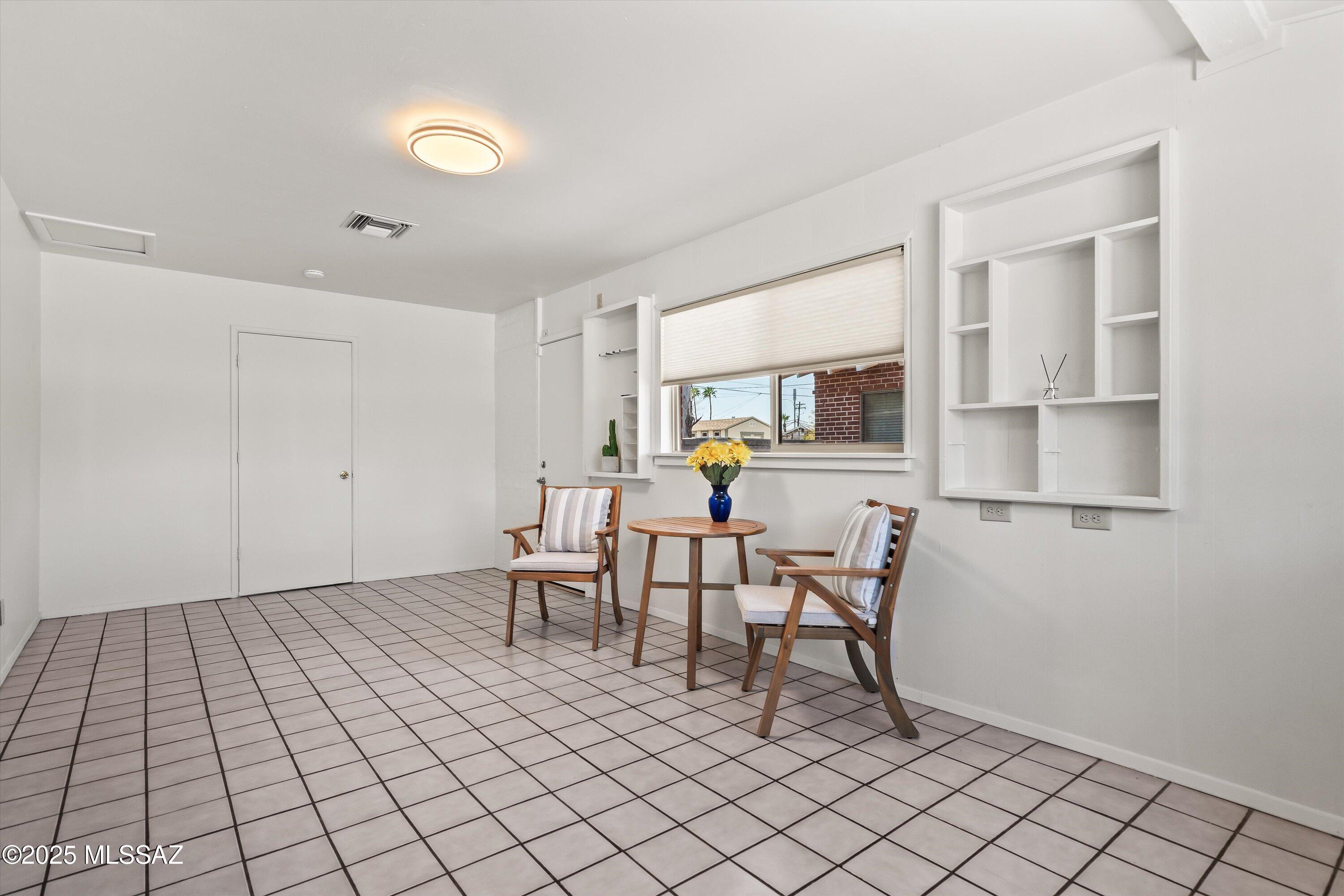 4814 E Bellevue Street