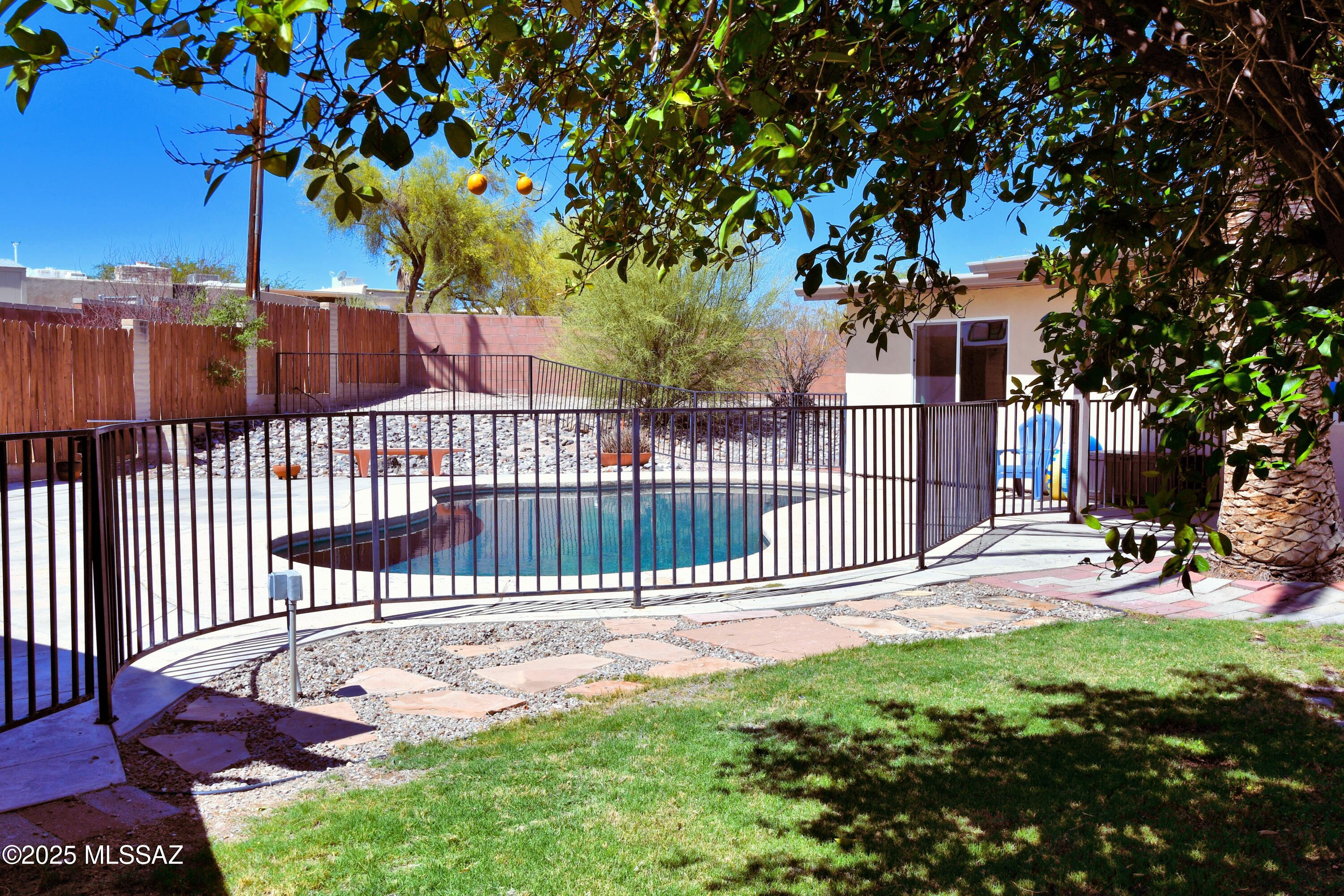 1821 S Carthage Place