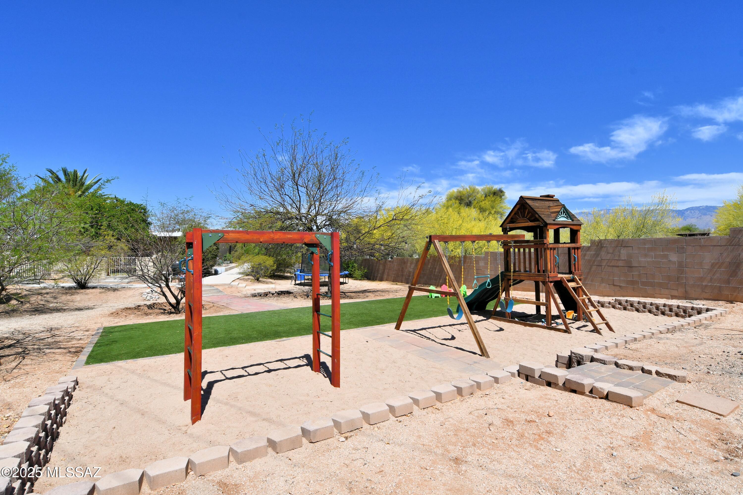 1821 S Carthage Place