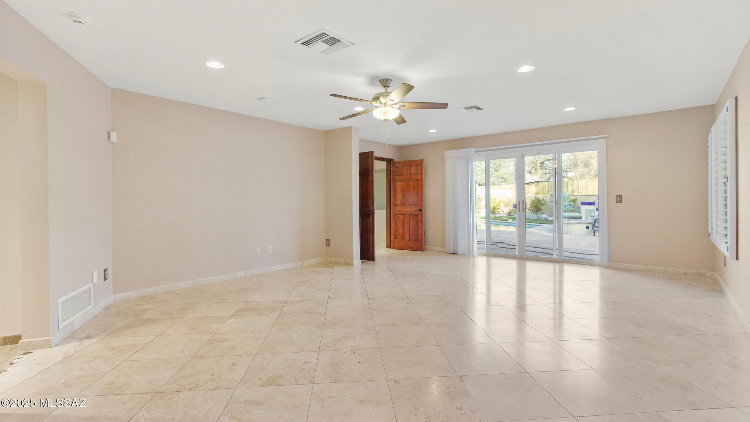 6835 E Calle Luciente