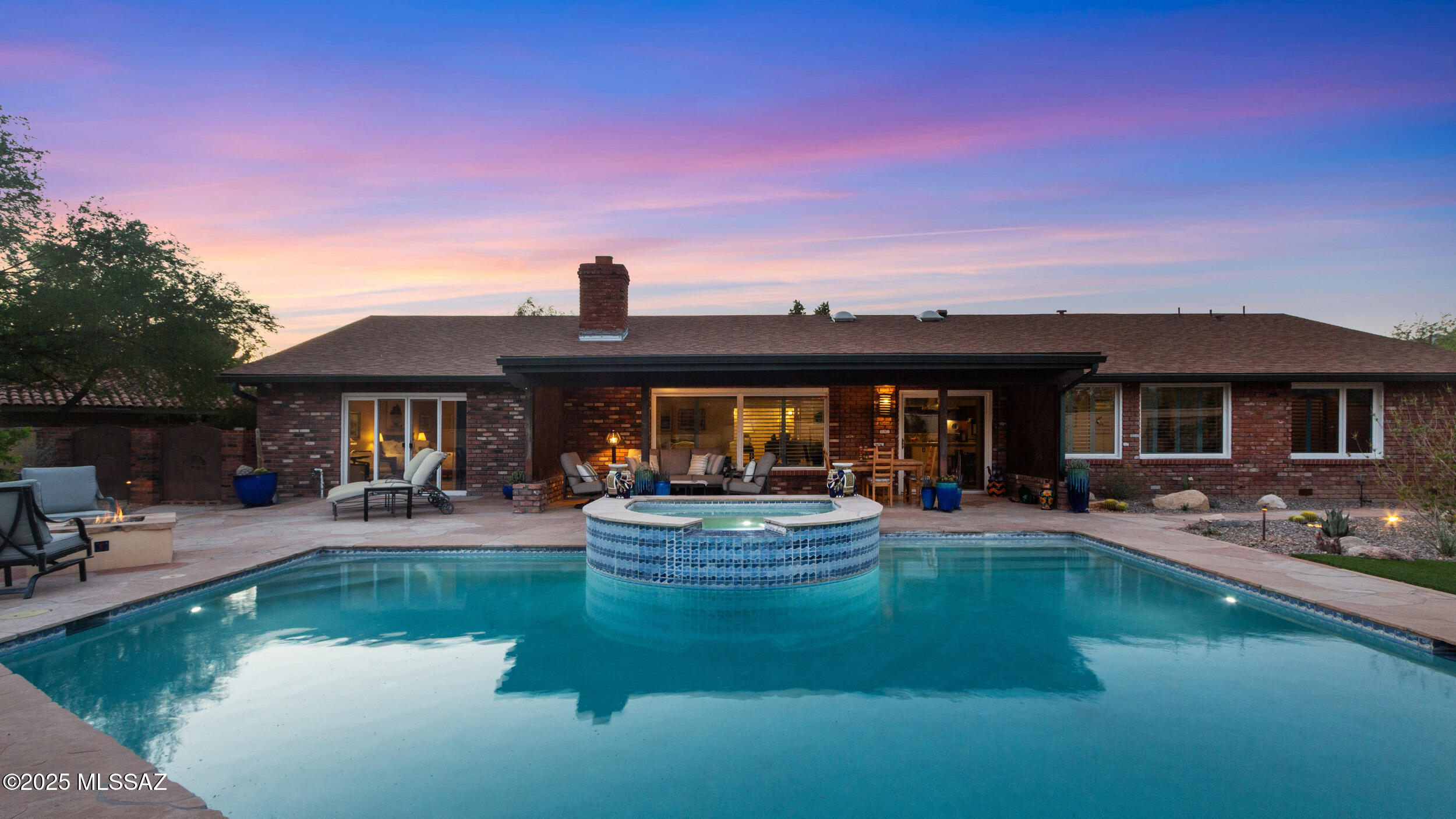 6835 E Calle Luciente