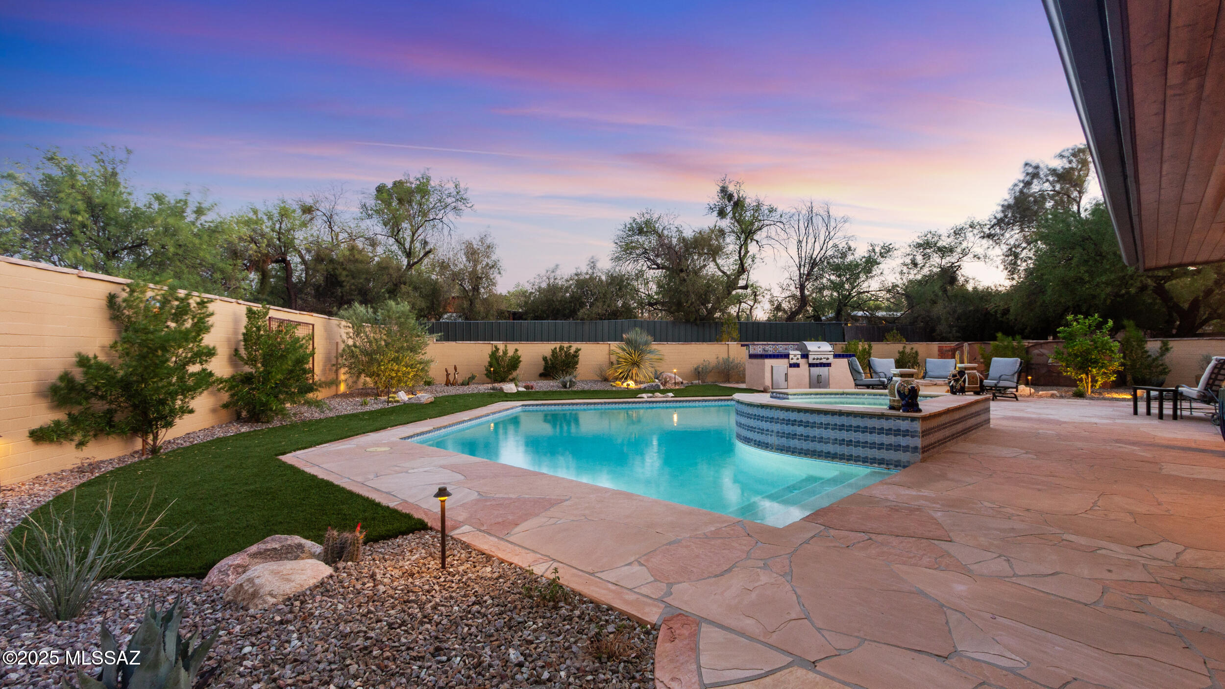 6835 E Calle Luciente