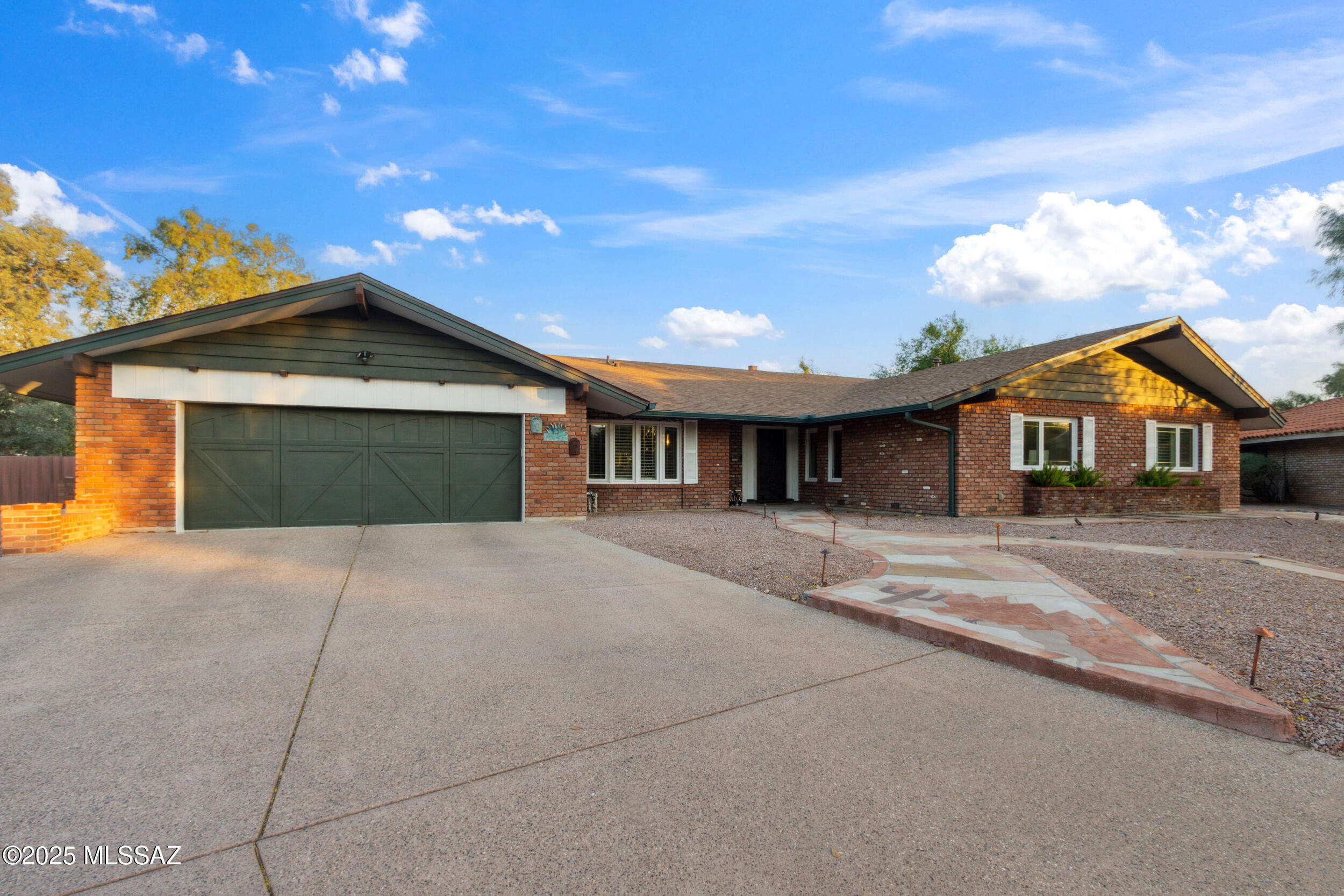 6835 E Calle Luciente