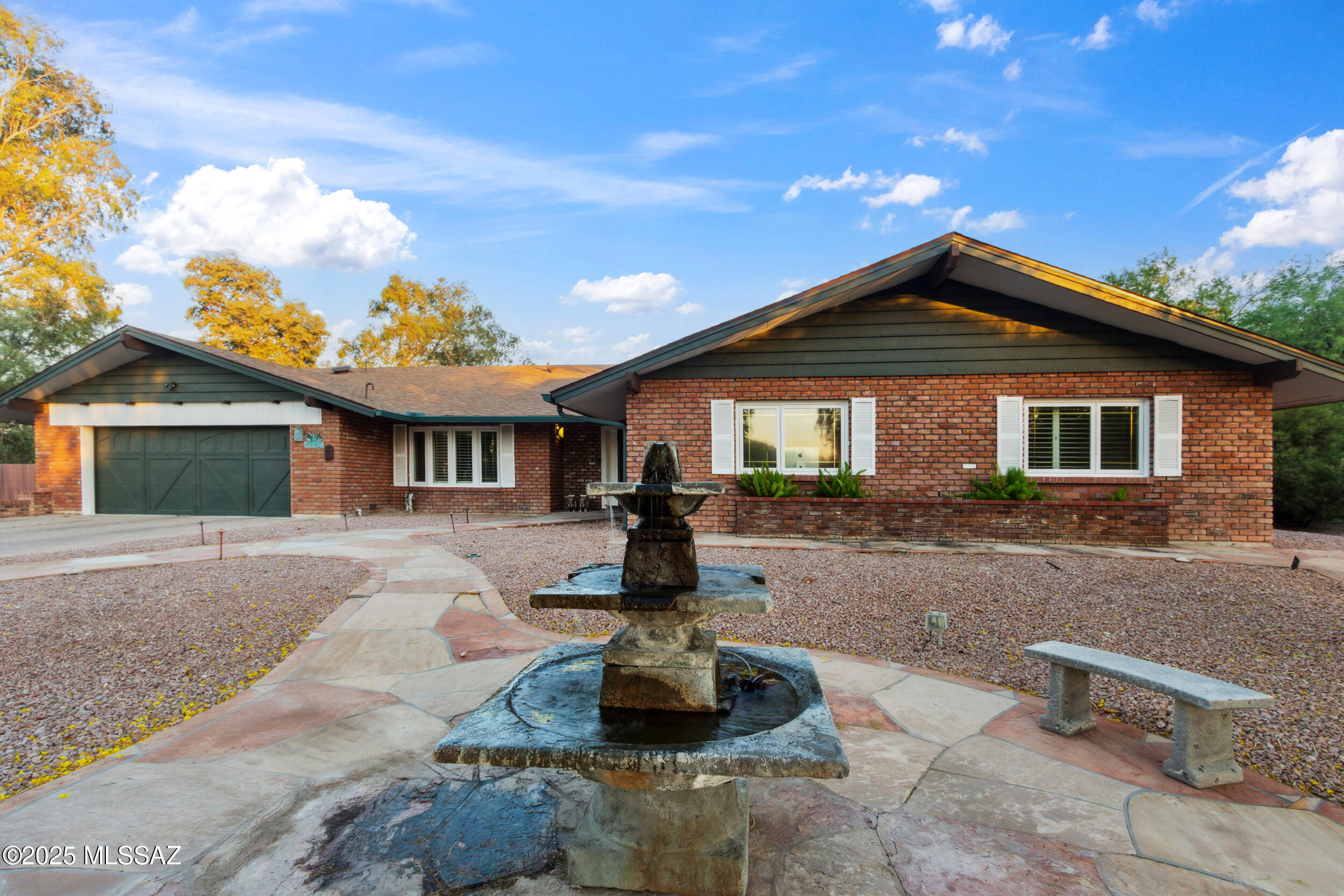 6835 E Calle Luciente