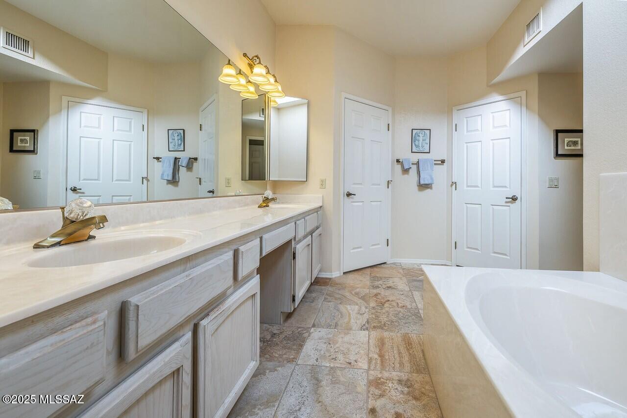 5230 N Via Velazquez