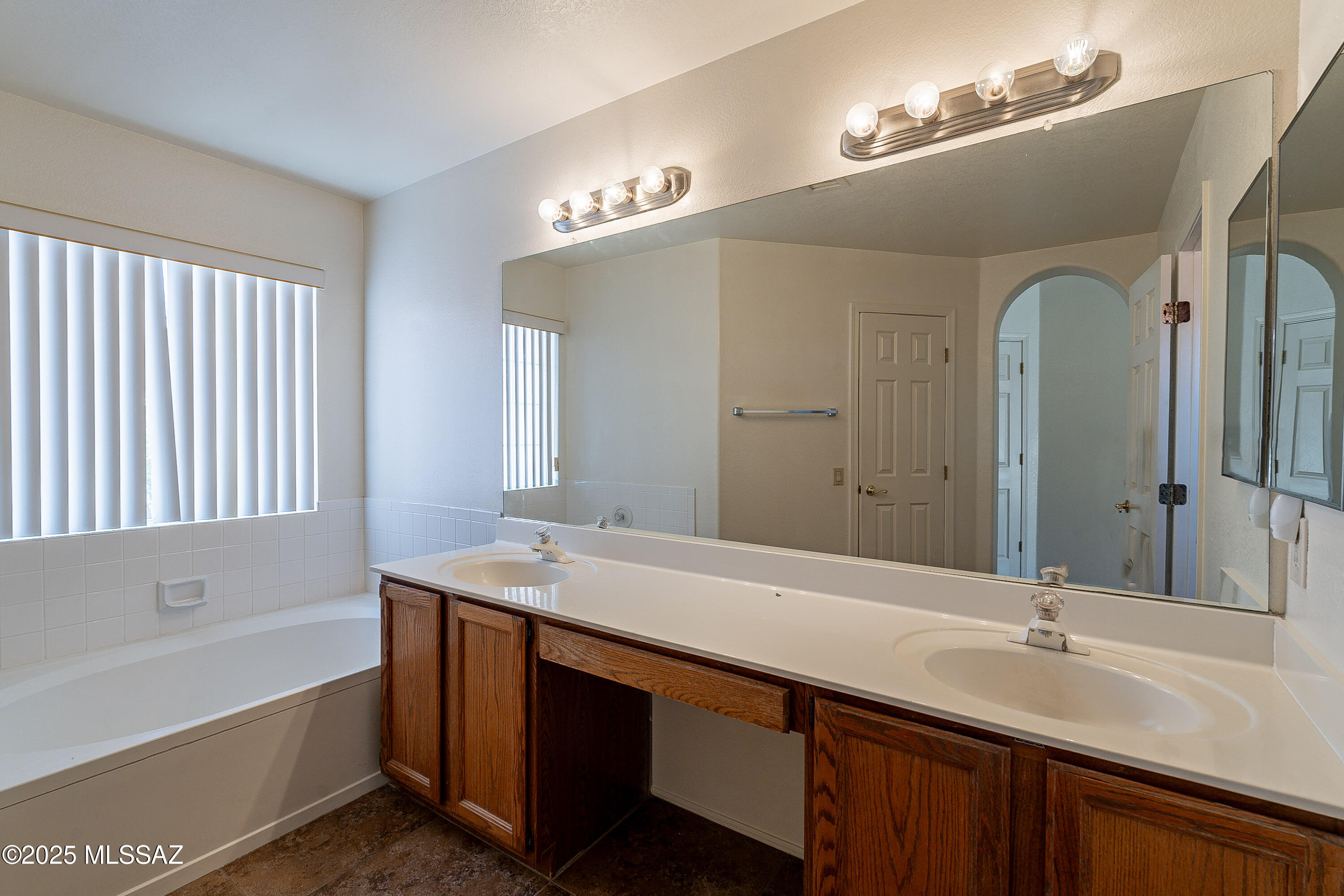 5395 N Entrada De Sabino