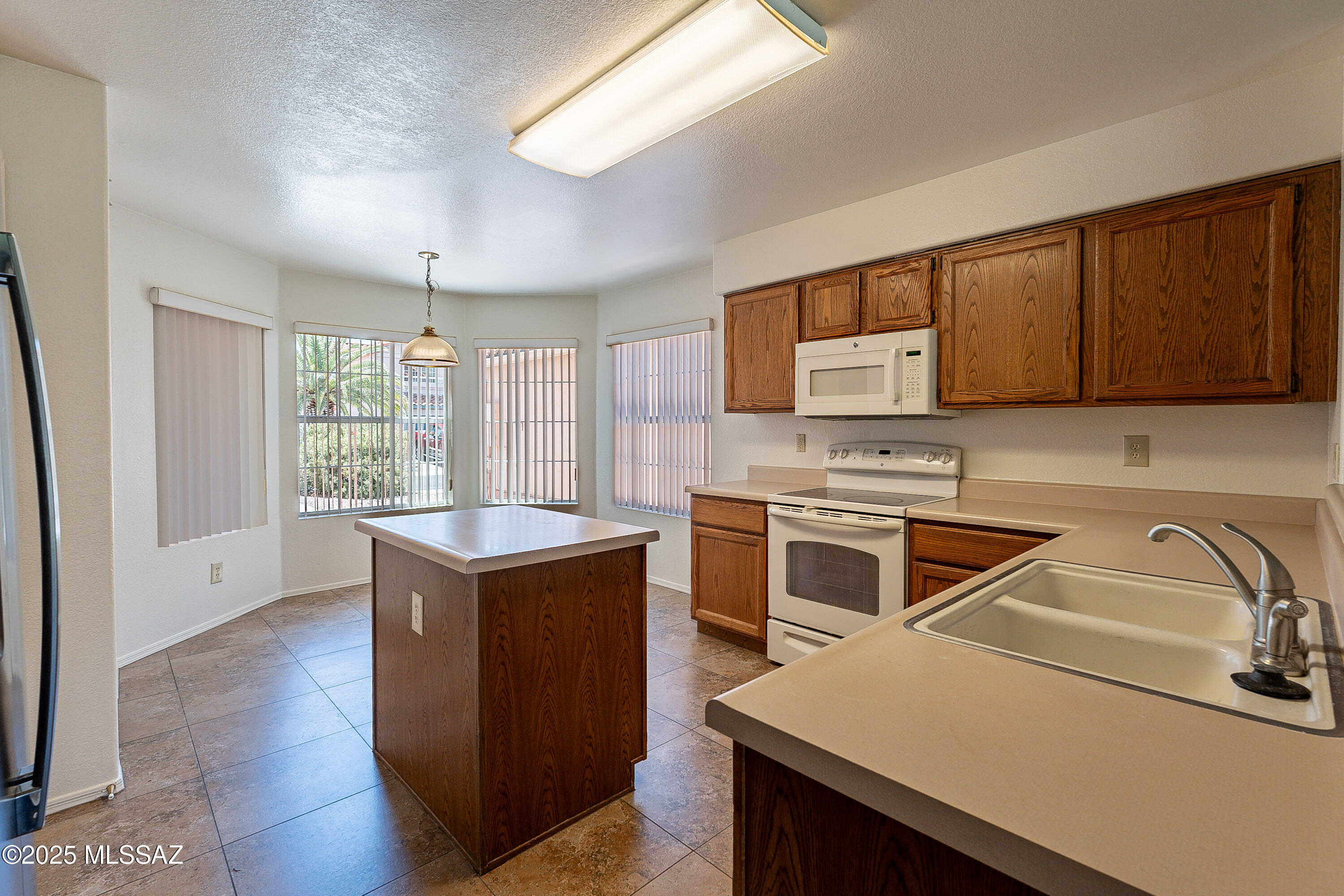 5395 N Entrada De Sabino