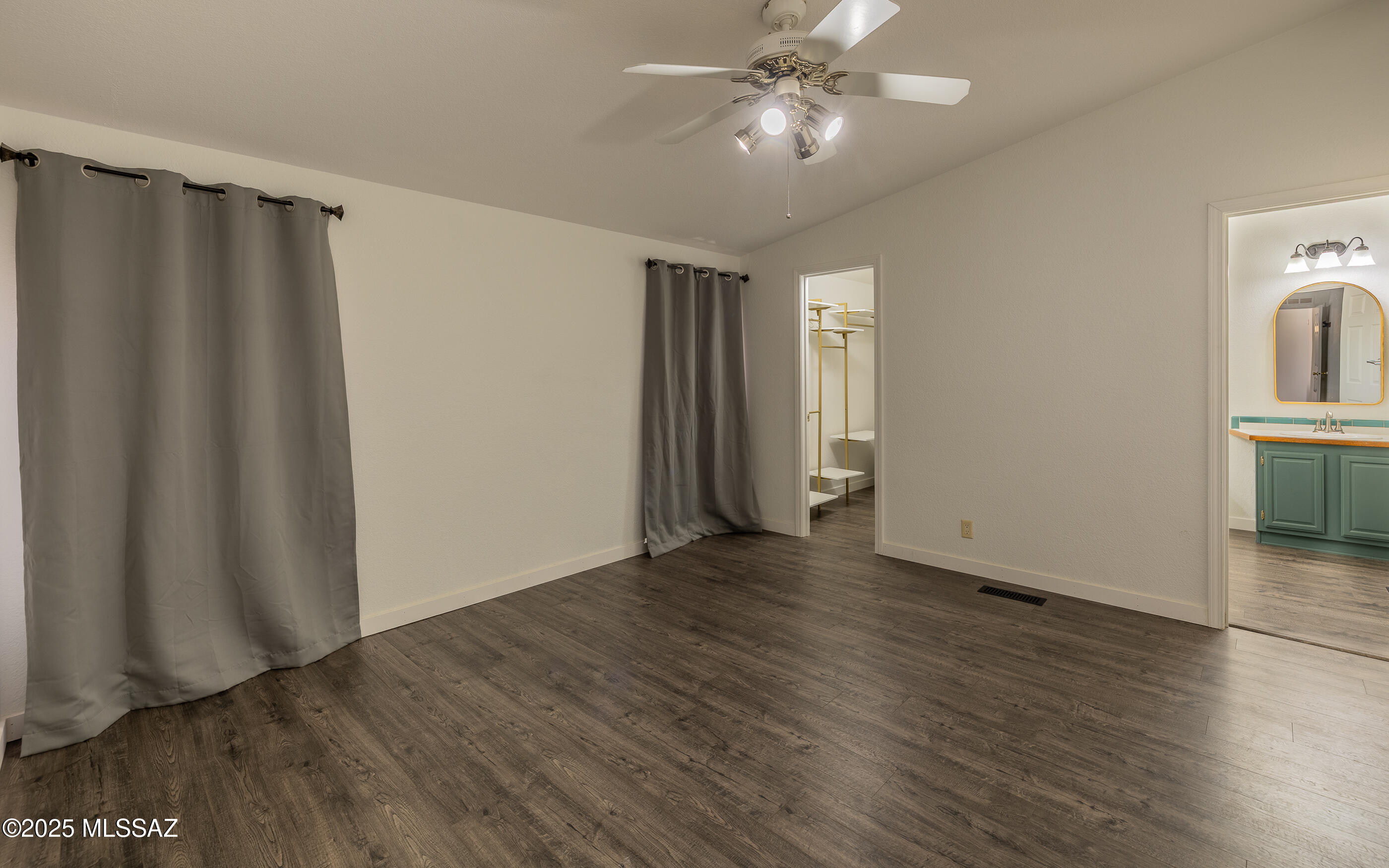 3348 W Thunderbird Trail