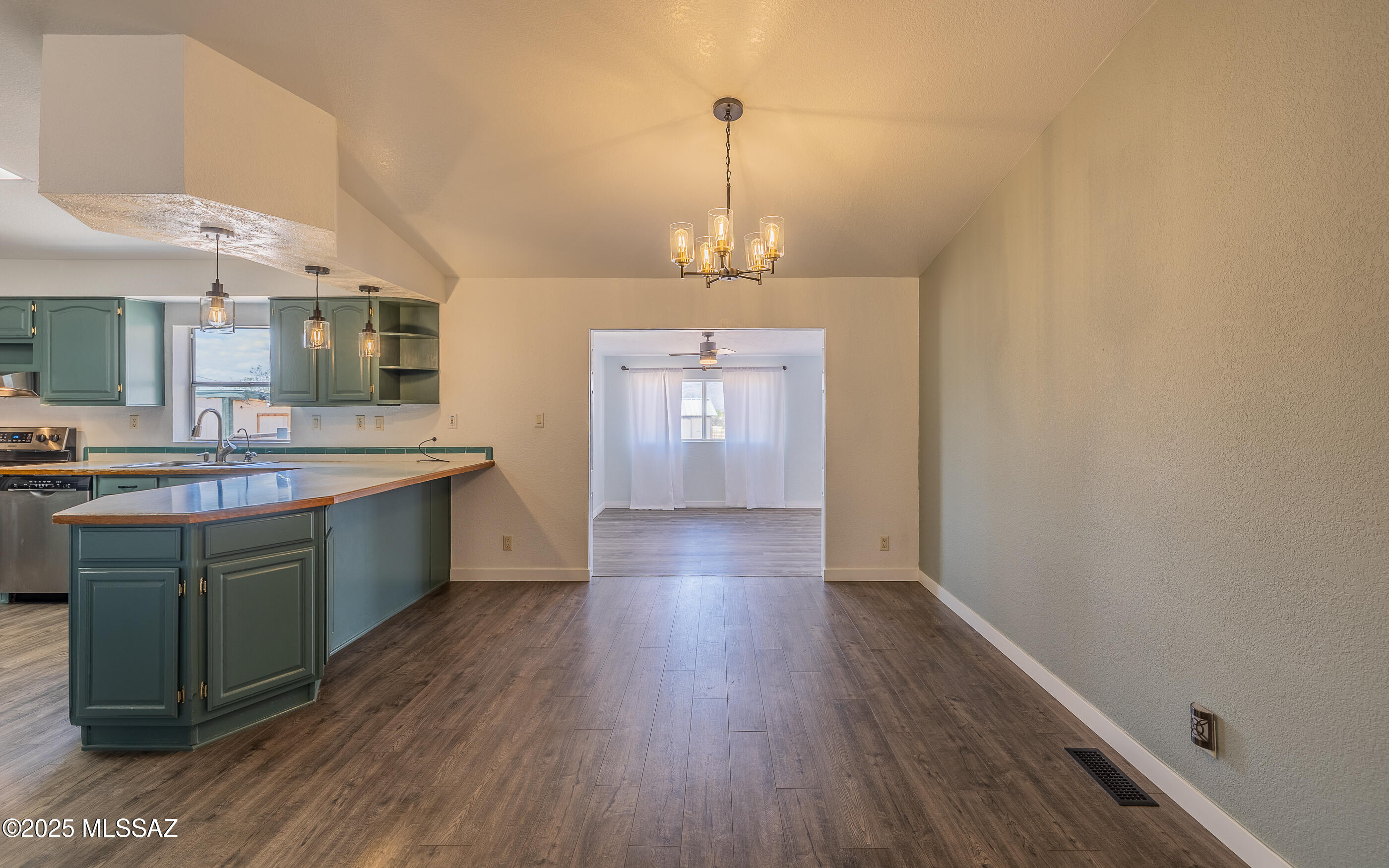 3348 W Thunderbird Trail