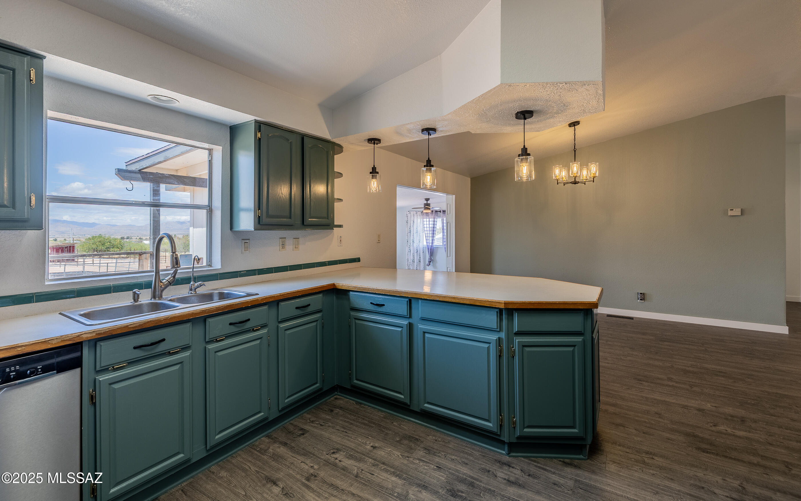 3348 W Thunderbird Trail