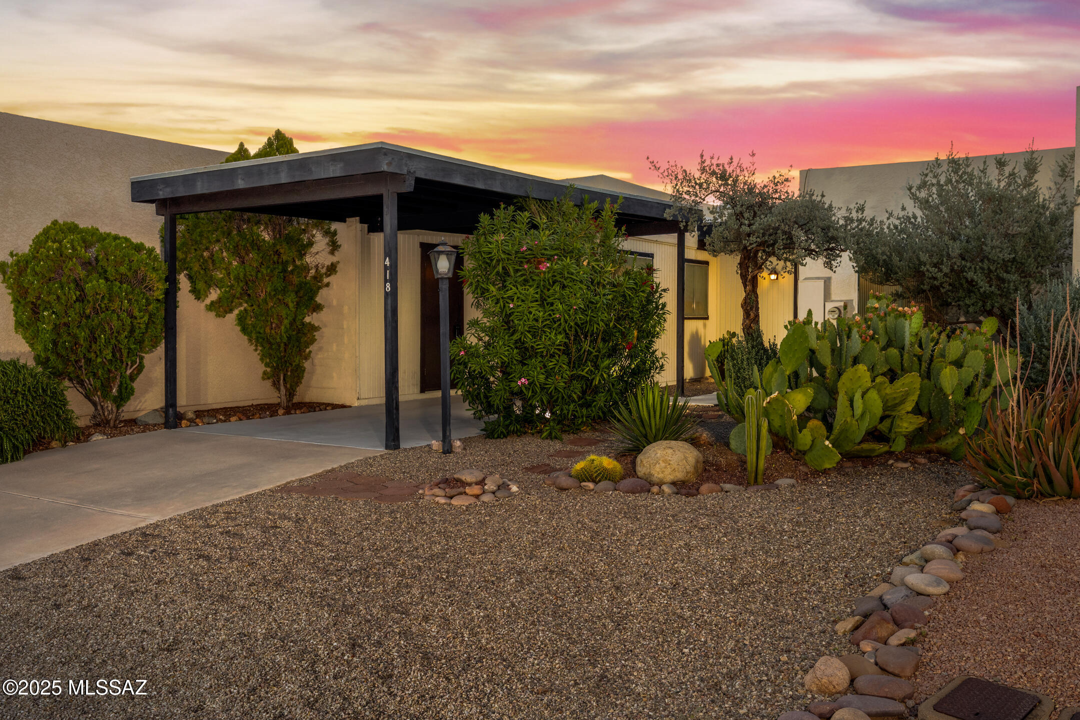 418 N Calle De Las Profetas