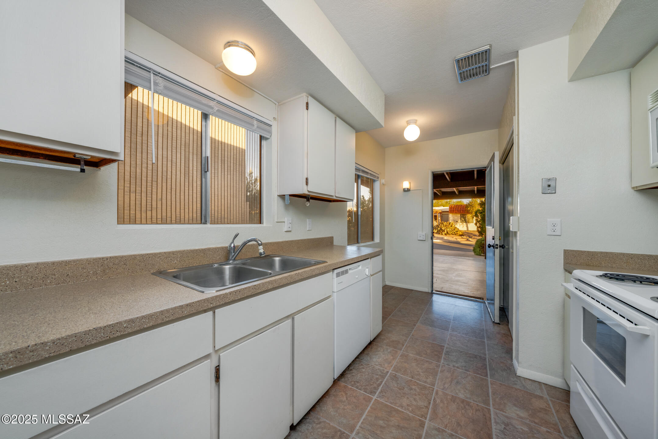 418 N Calle De Las Profetas