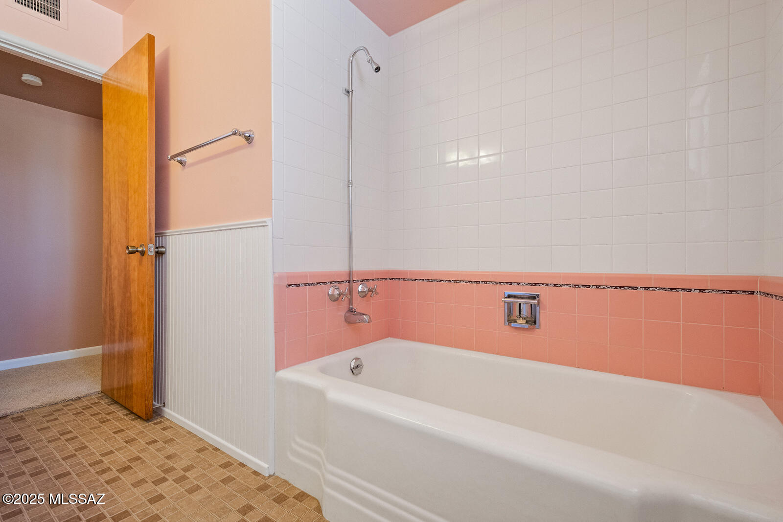 5731 E Holmes Street