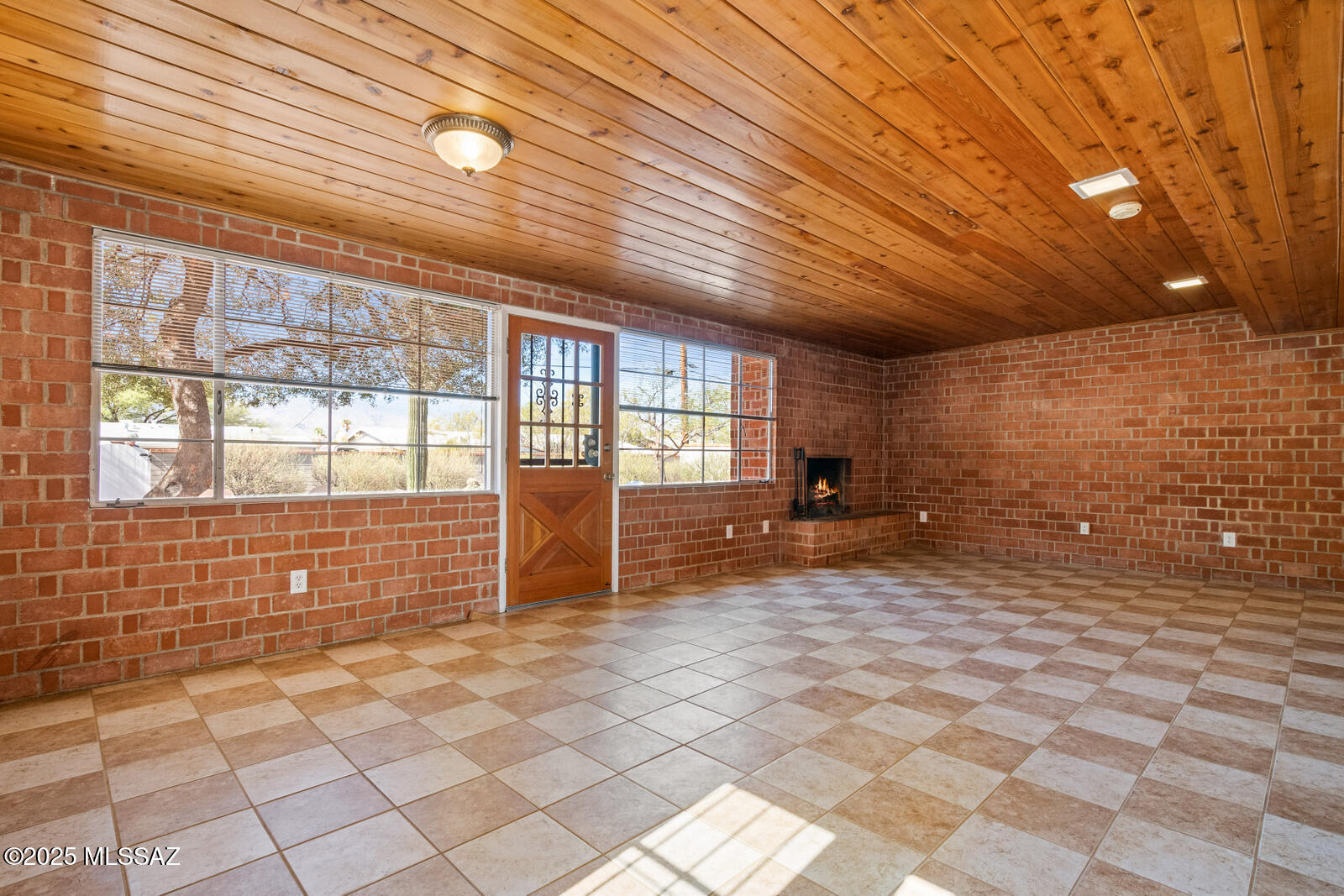 5731 E Holmes Street