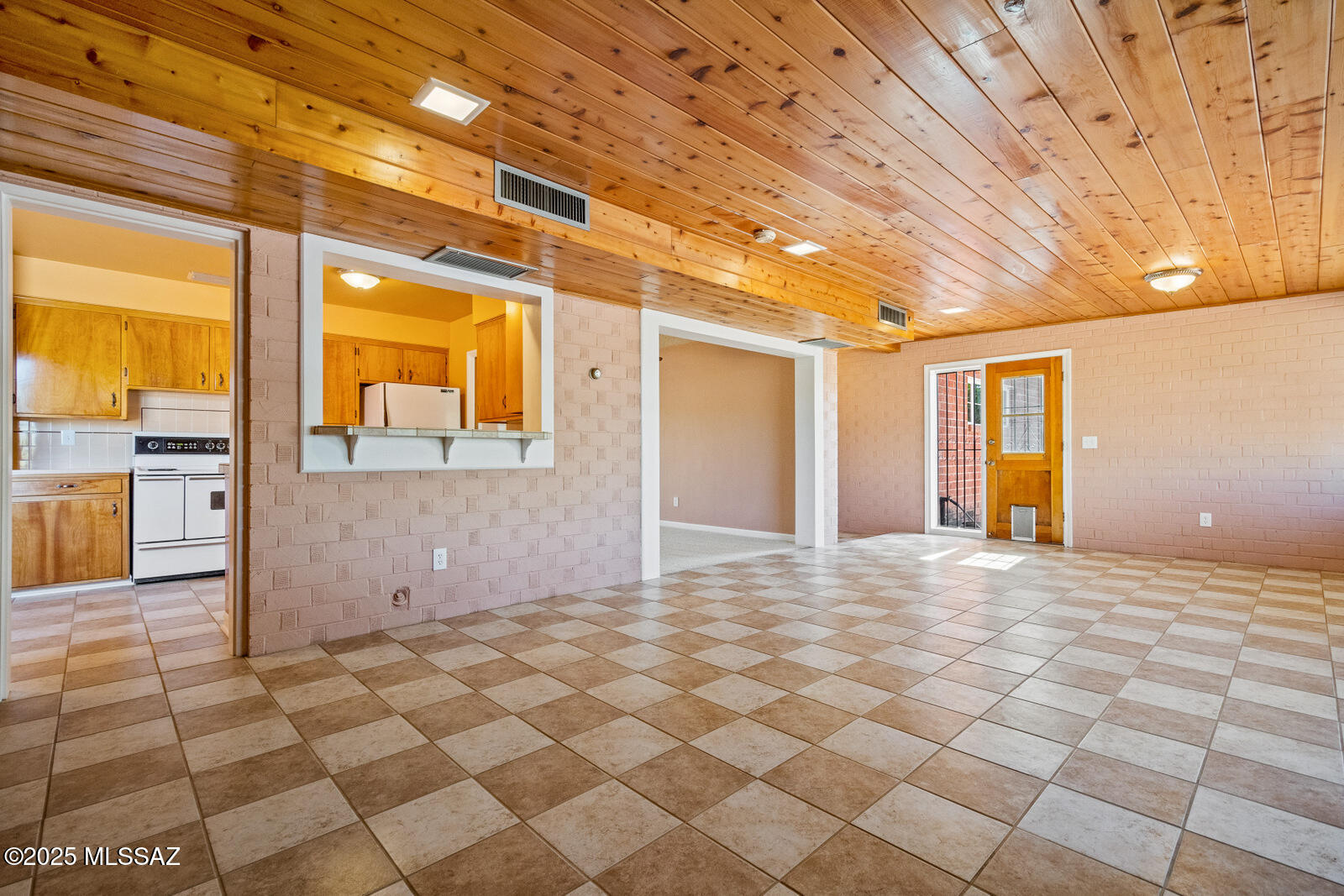 5731 E Holmes Street