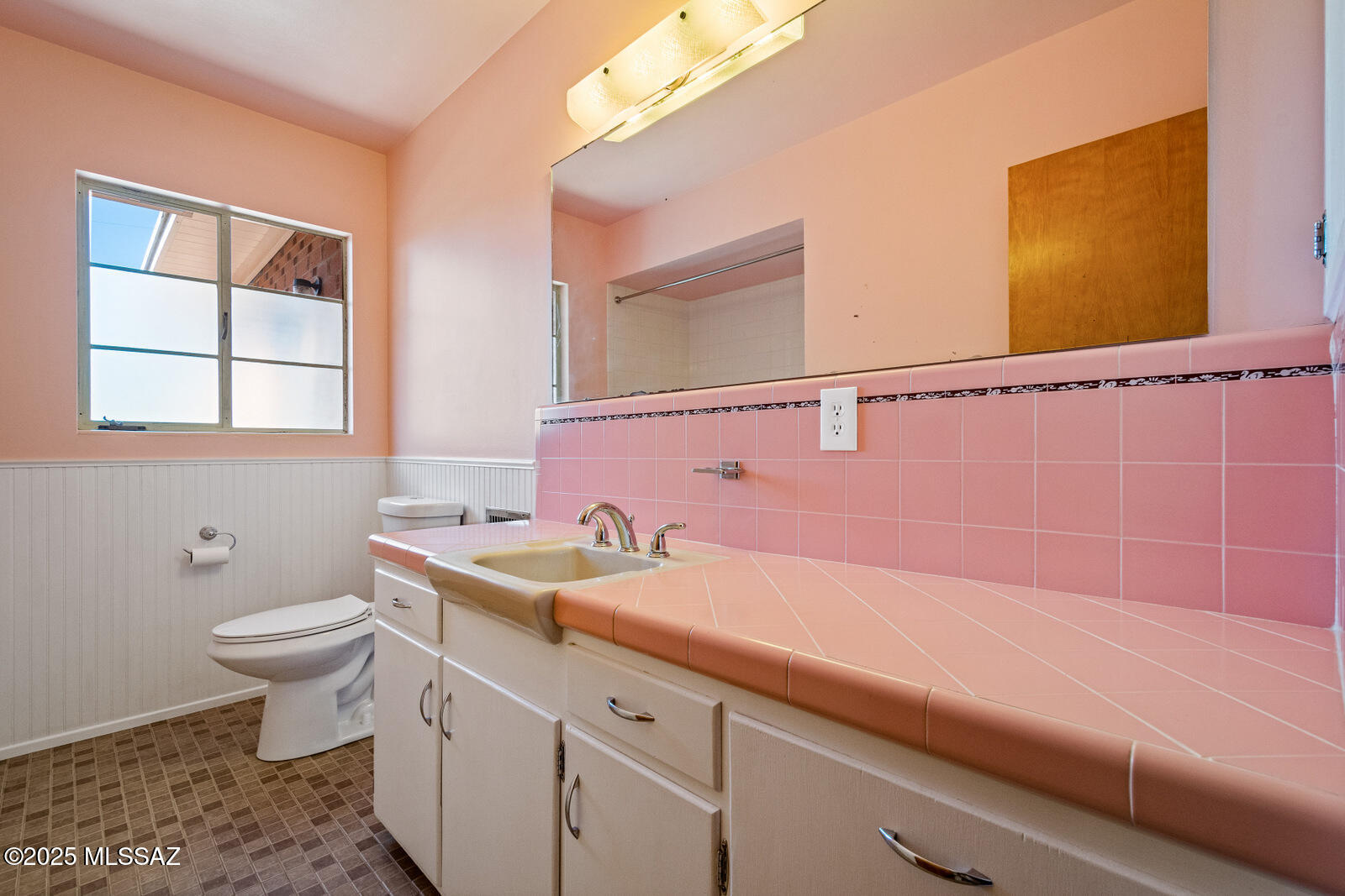 5731 E Holmes Street