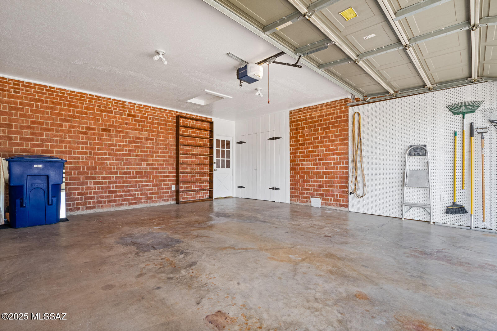 5731 E Holmes Street