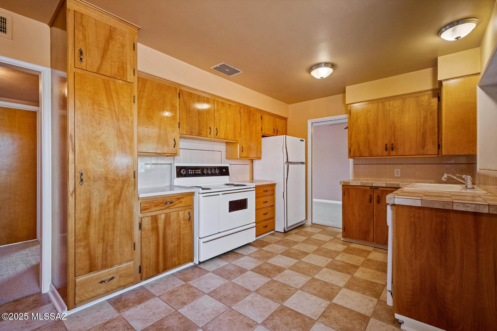 5731 E Holmes Street