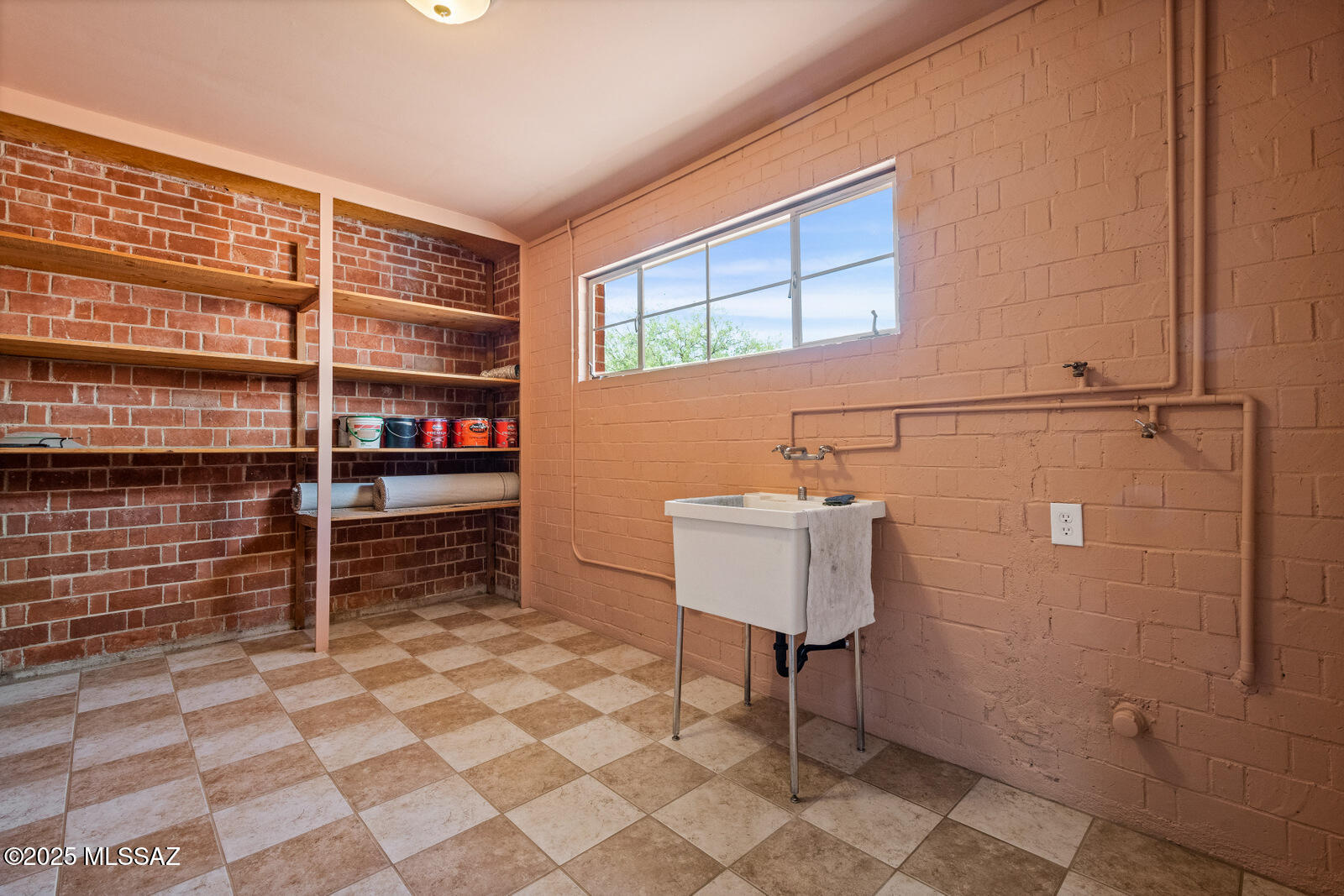 5731 E Holmes Street