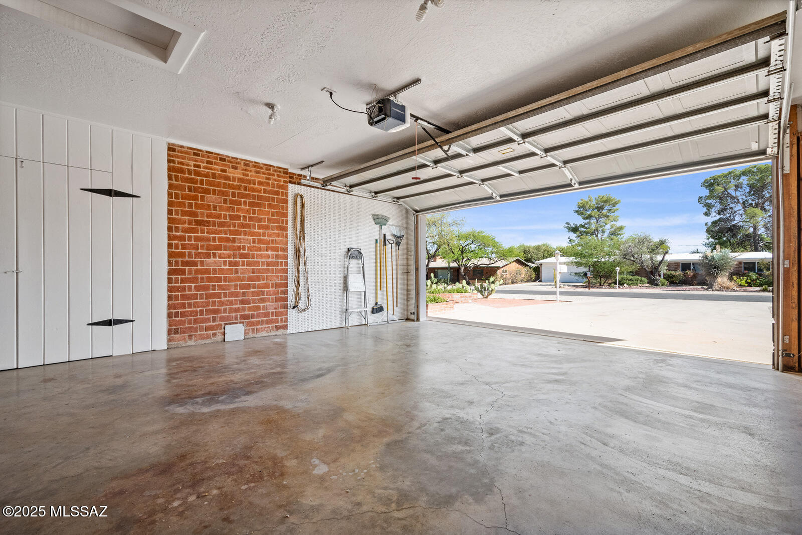 5731 E Holmes Street