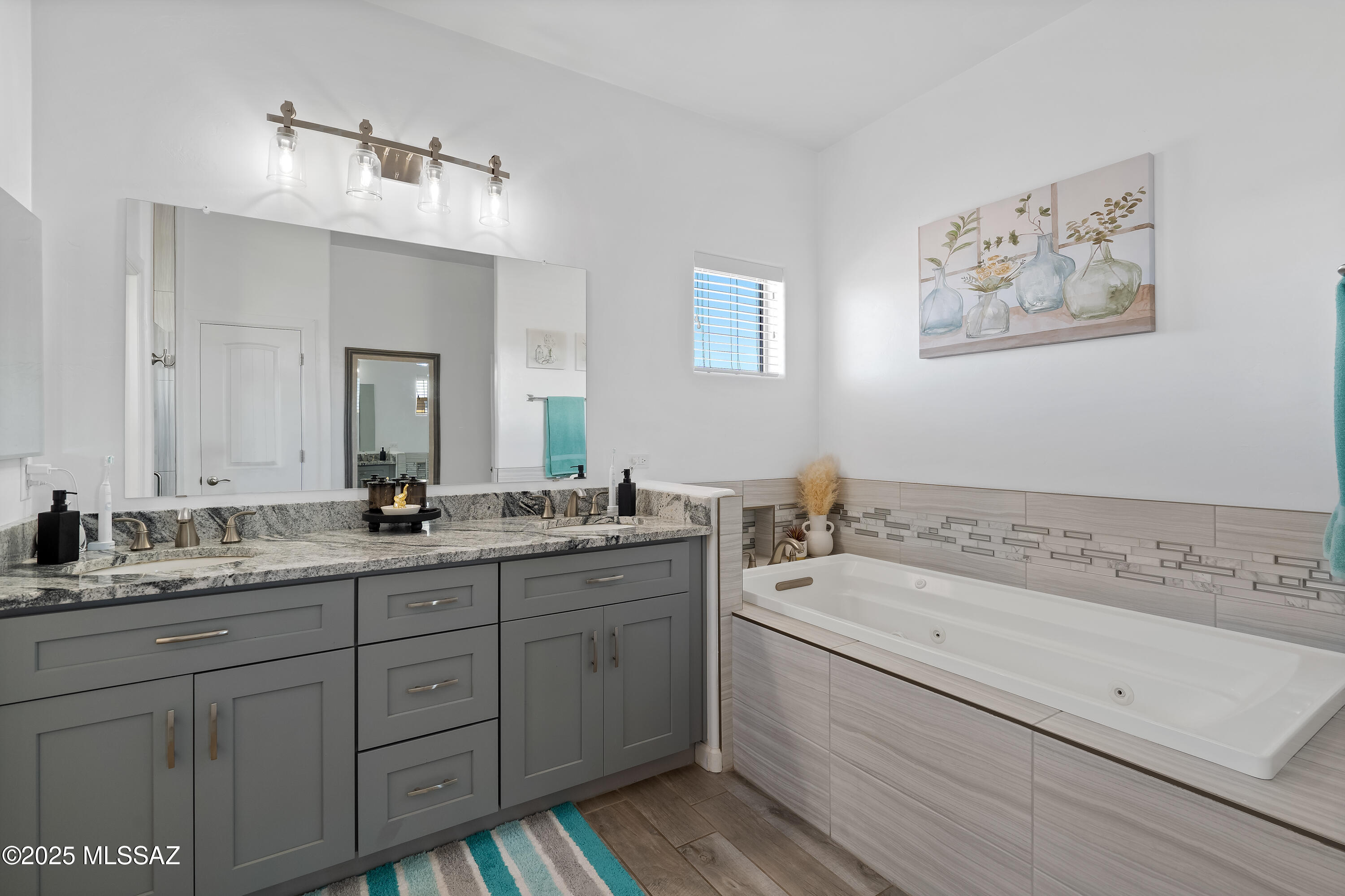 3337 E Wet Sand Place