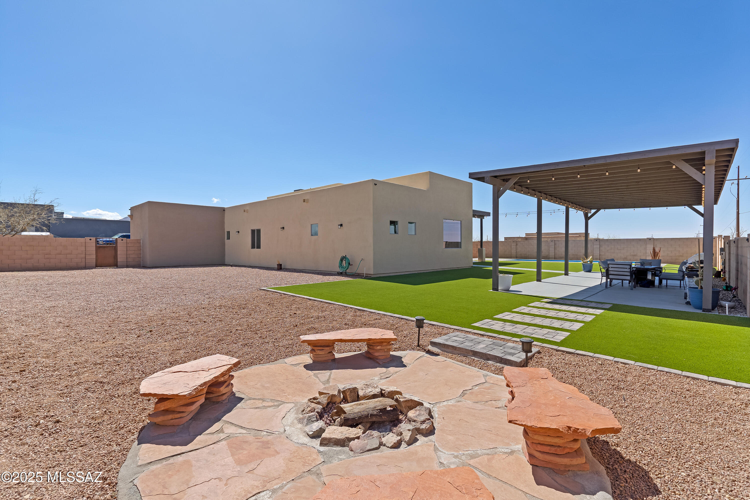 3337 E Wet Sand Place