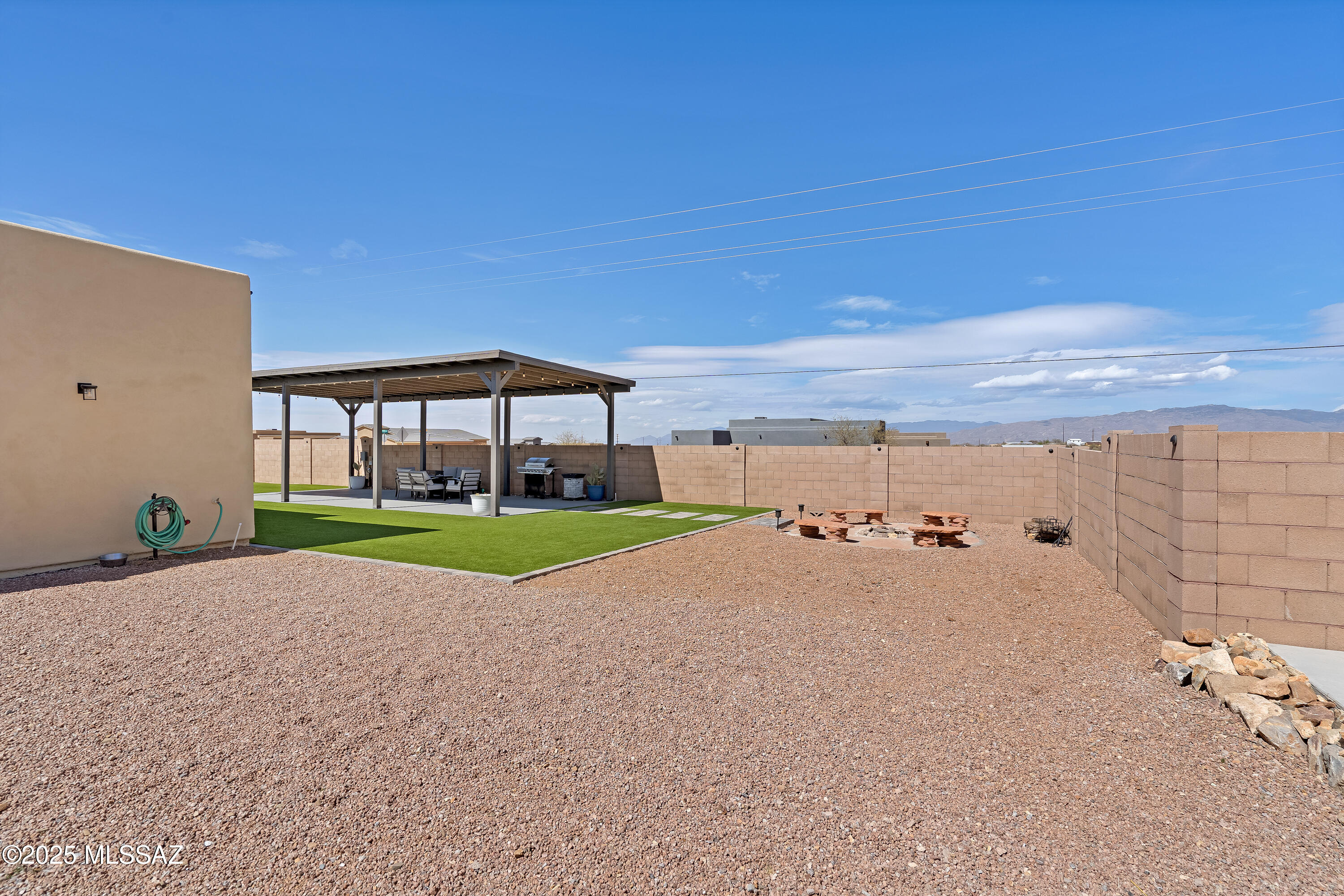 3337 E Wet Sand Place