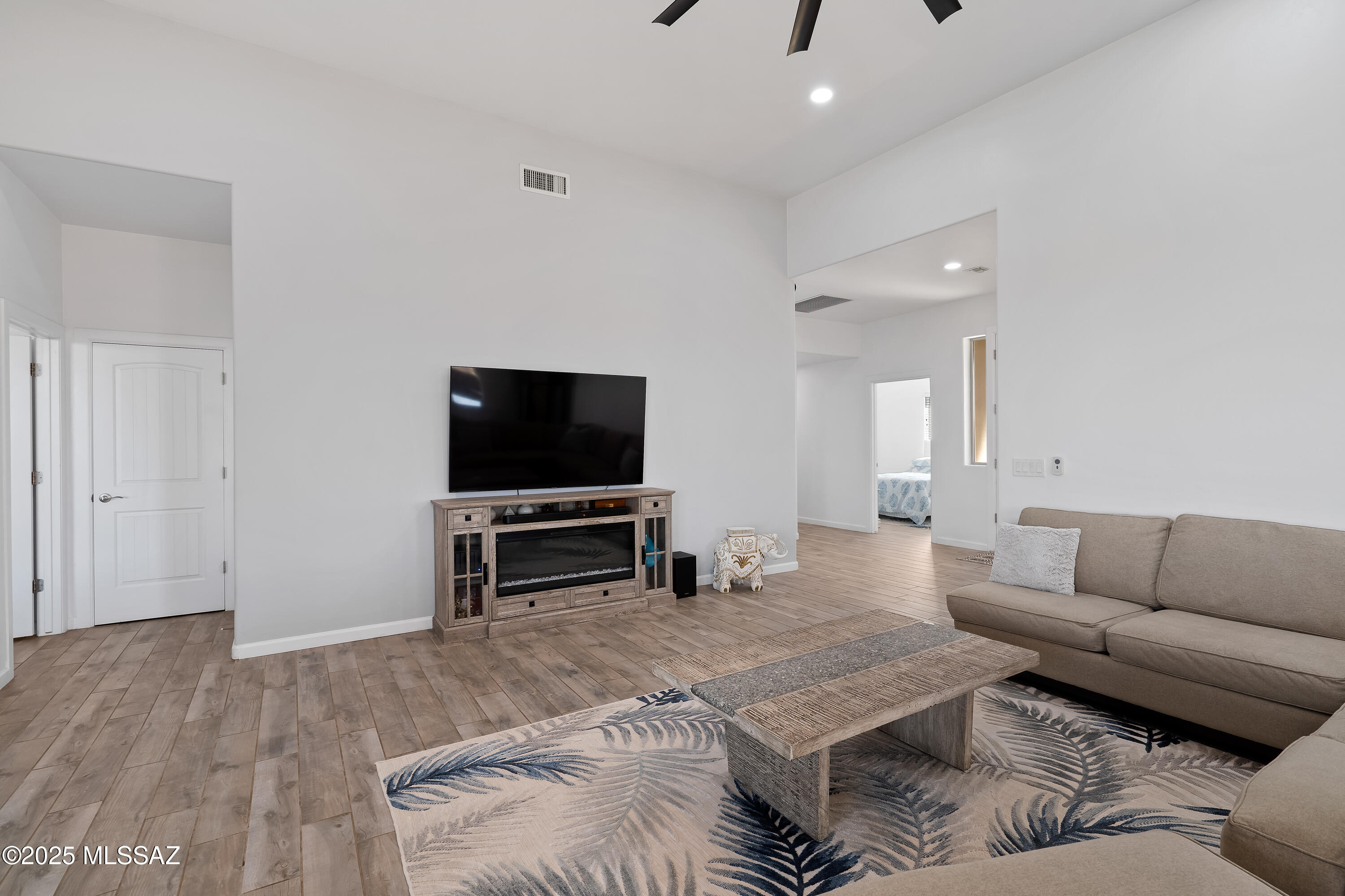 3337 E Wet Sand Place