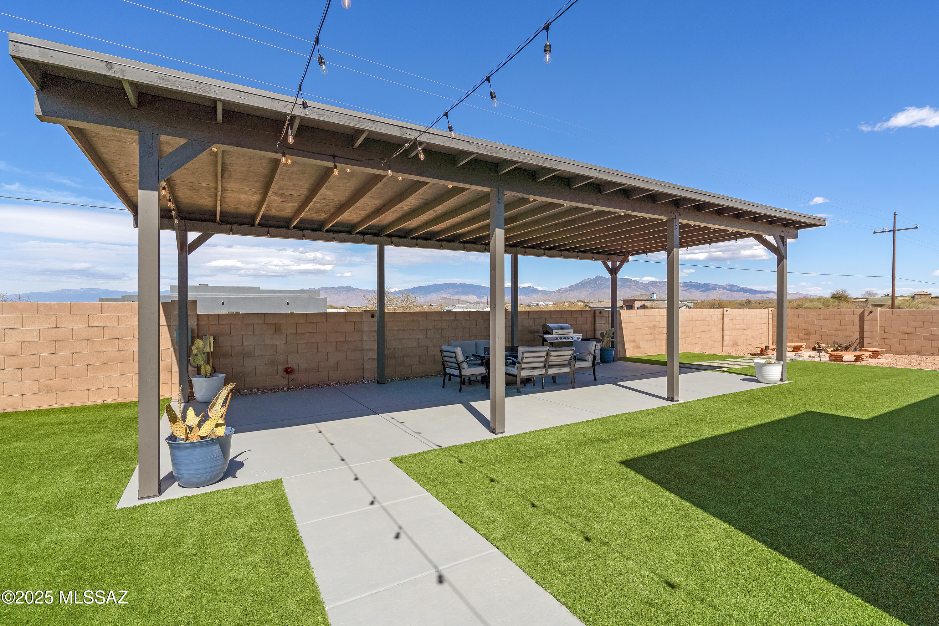 3337 E Wet Sand Place