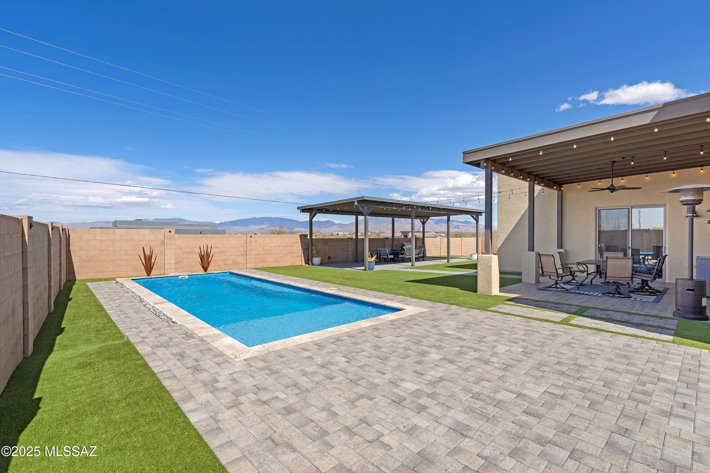 3337 E Wet Sand Place