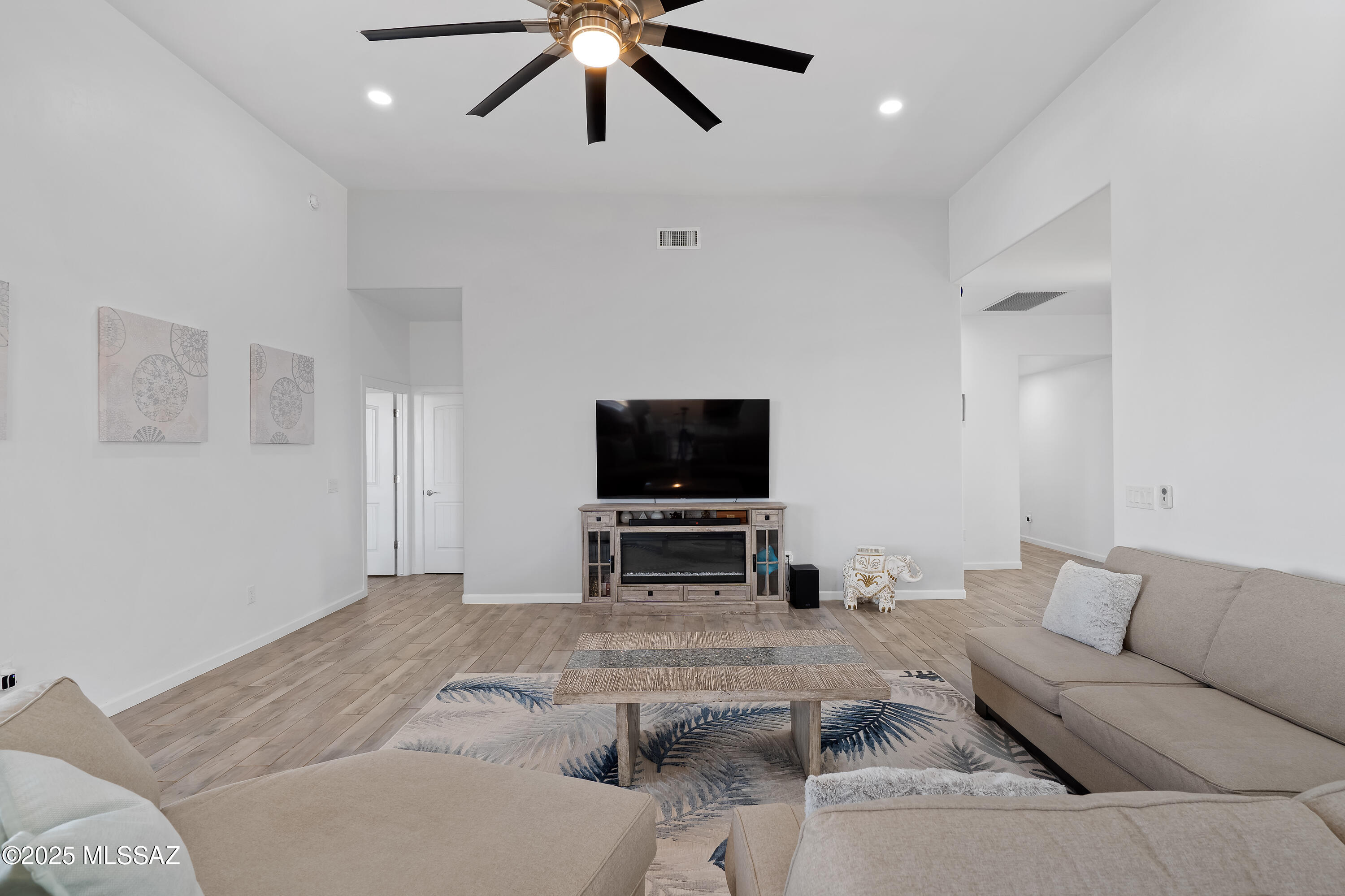 3337 E Wet Sand Place