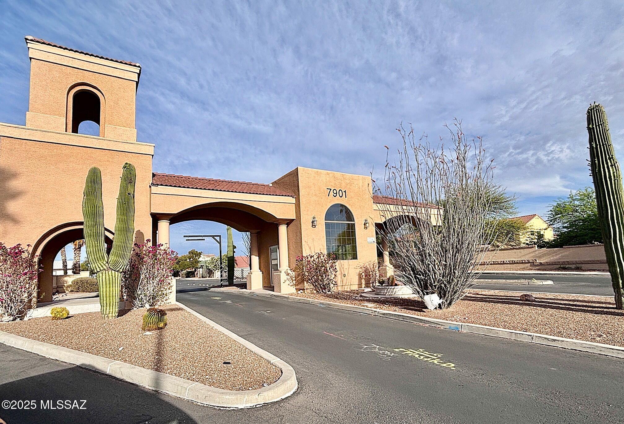 6494 E Brushback Loop