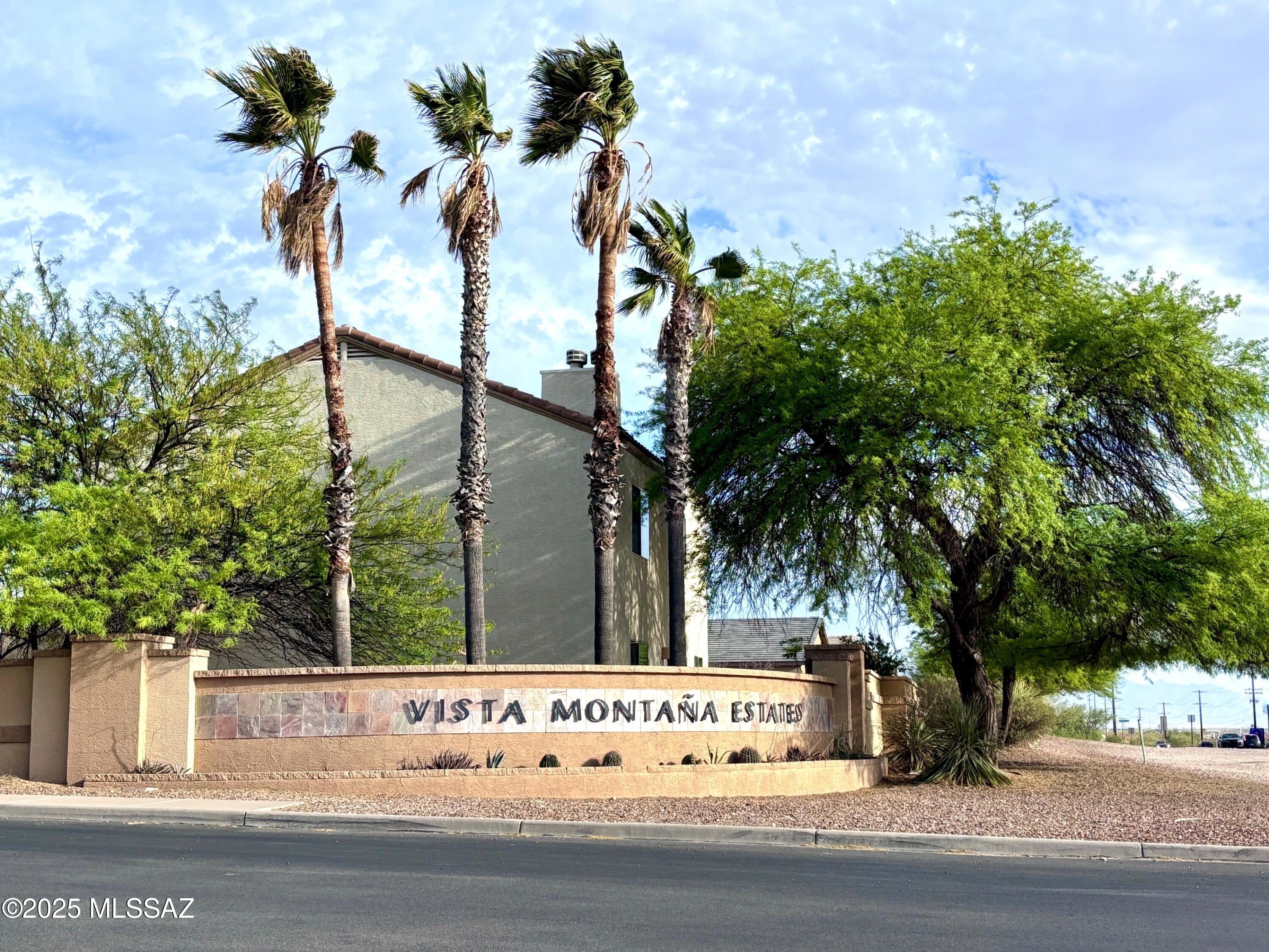 6494 E Brushback Loop