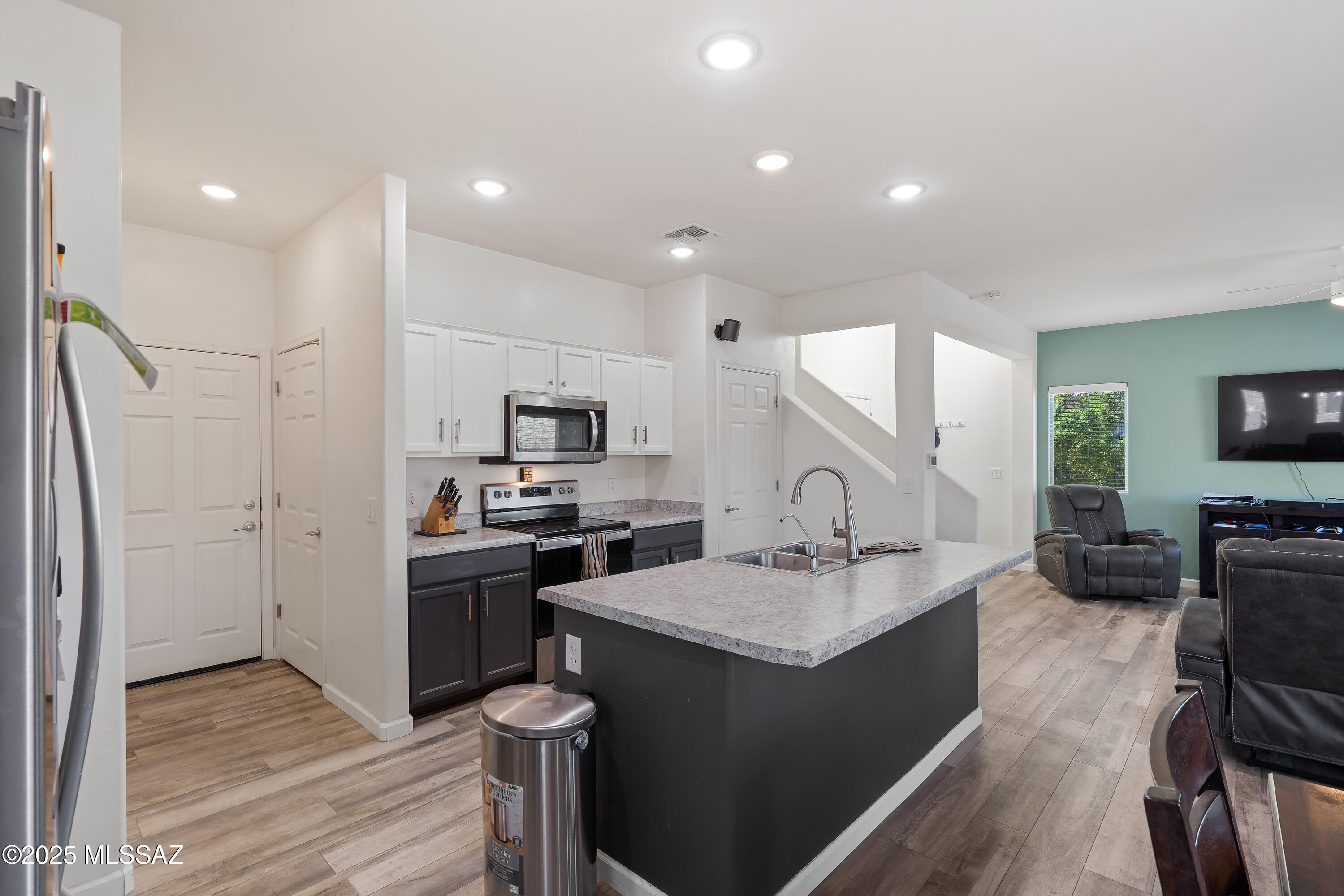 6494 E Brushback Loop