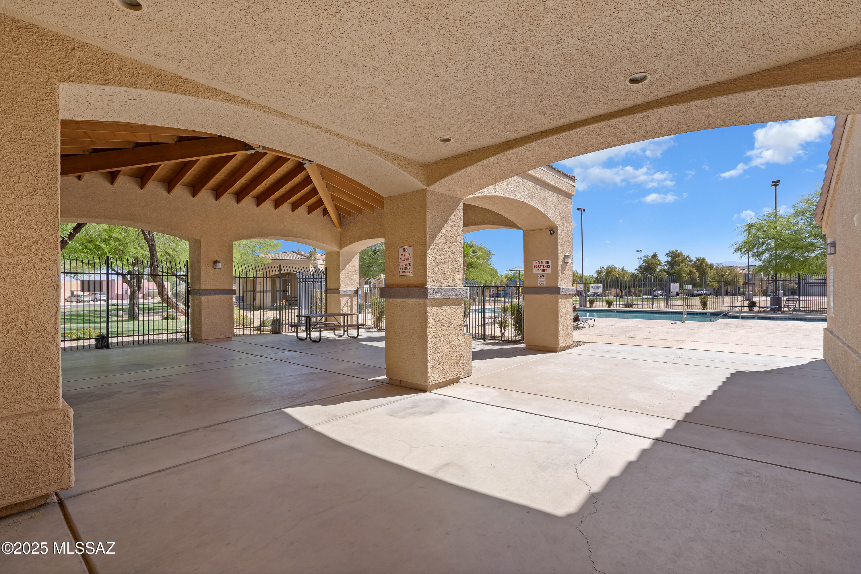 6494 E Brushback Loop