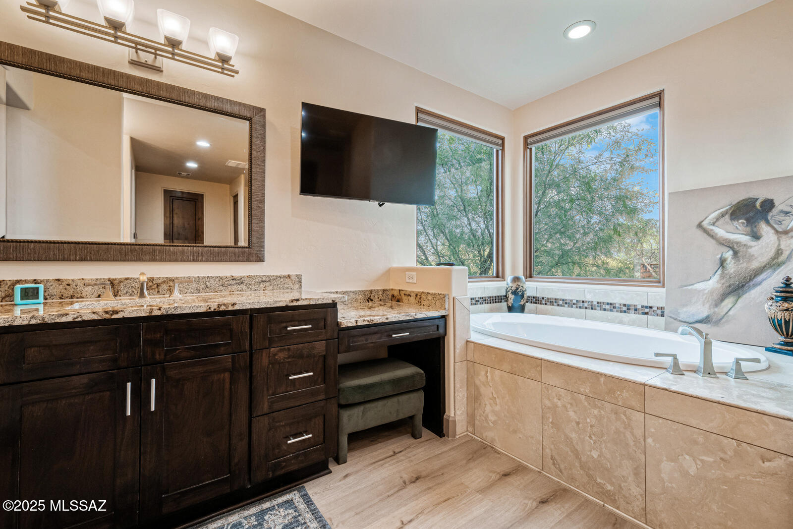 2706 N Megafauna Court