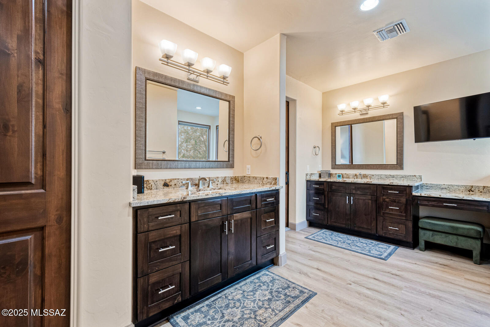 2706 N Megafauna Court