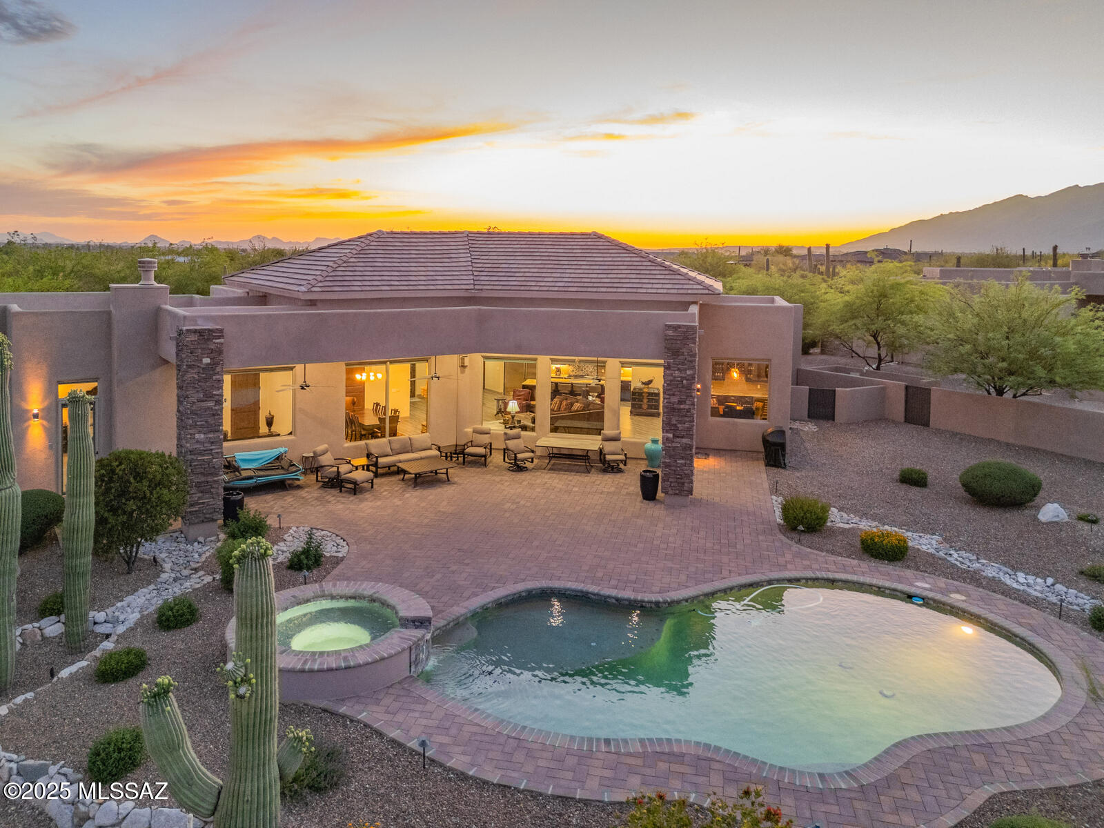 2706 N Megafauna Court