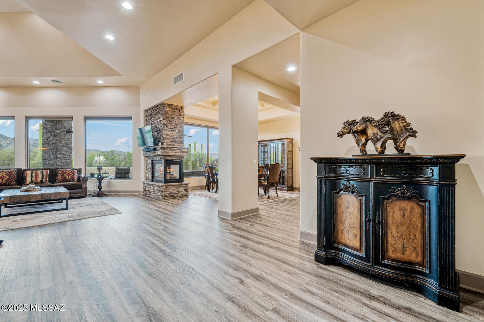 2706 N Megafauna Court