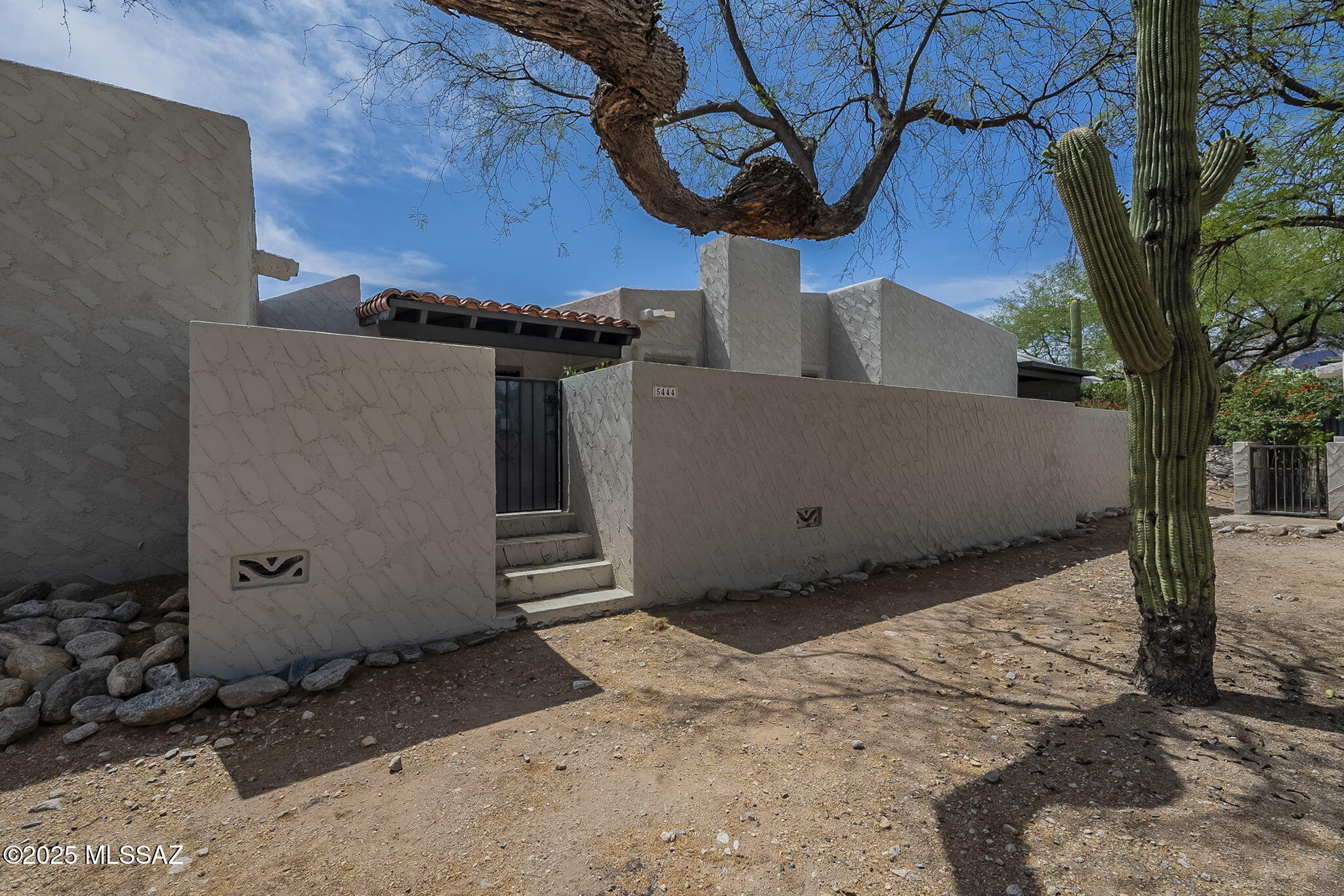 5444 N La Casita Drive