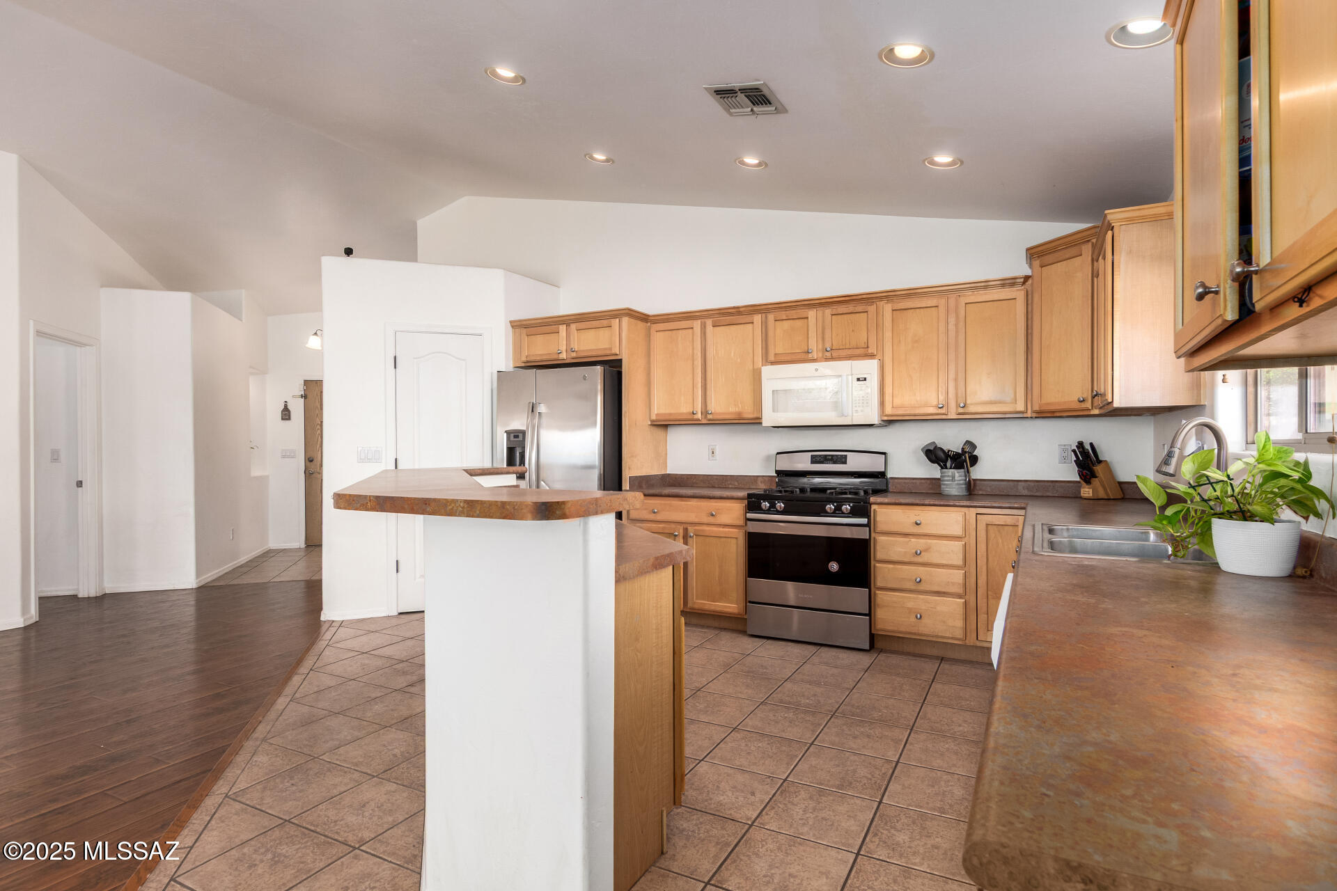 10492 E Rose Hill Street