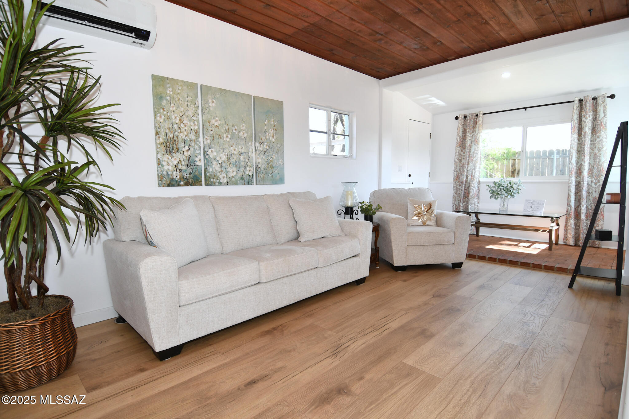 4038 E Bellevue Street