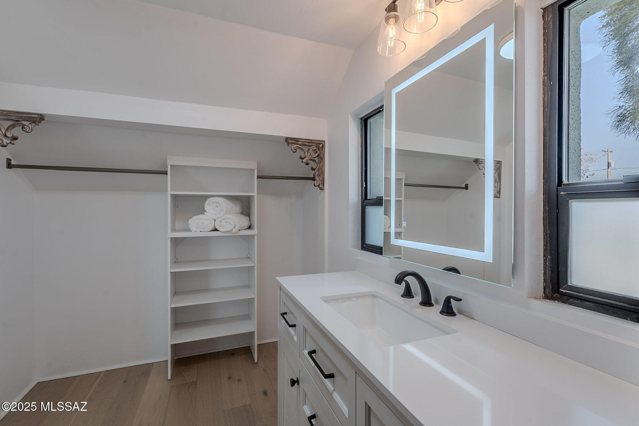 4038 E Bellevue Street