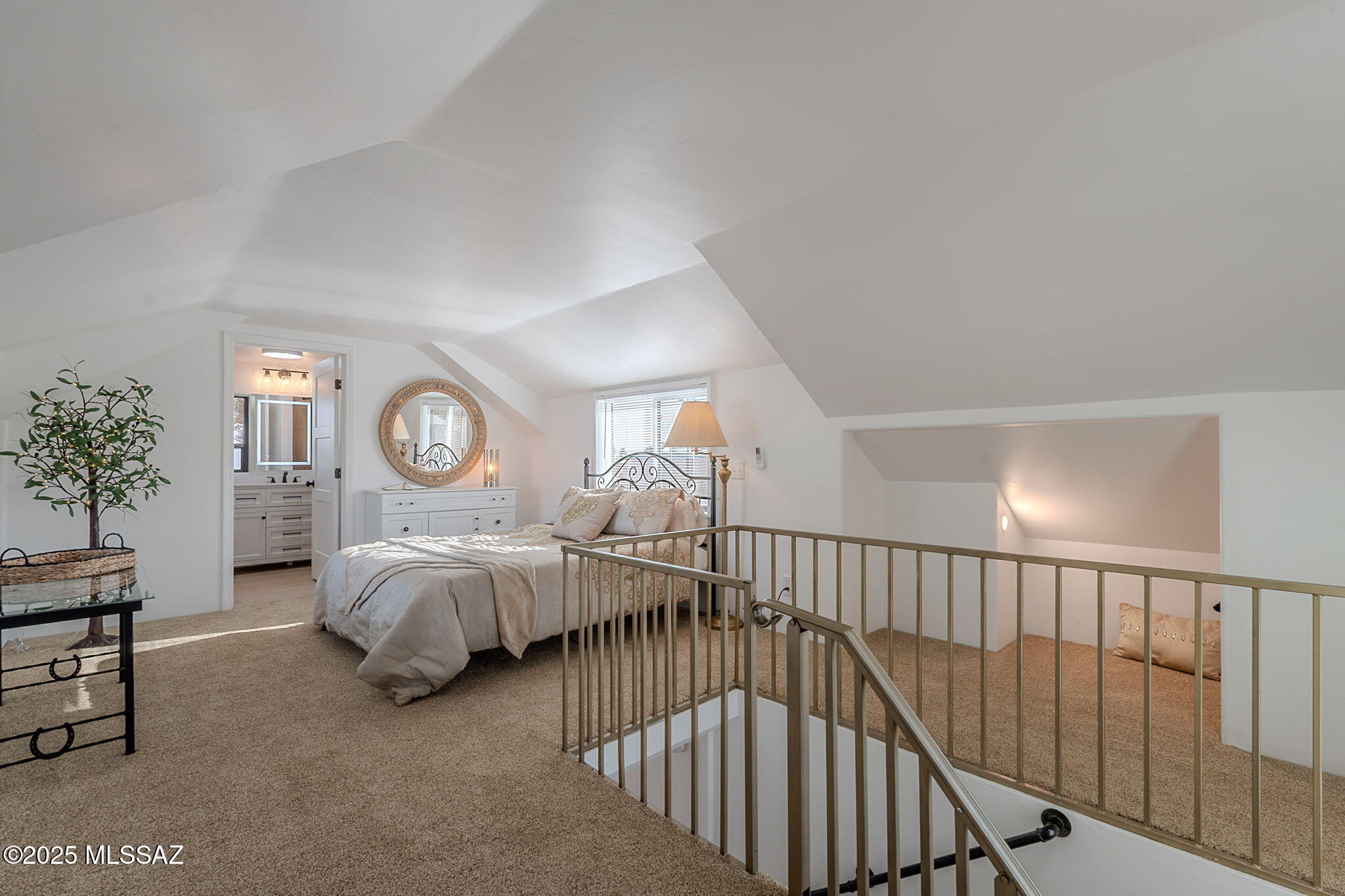 4038 E Bellevue Street