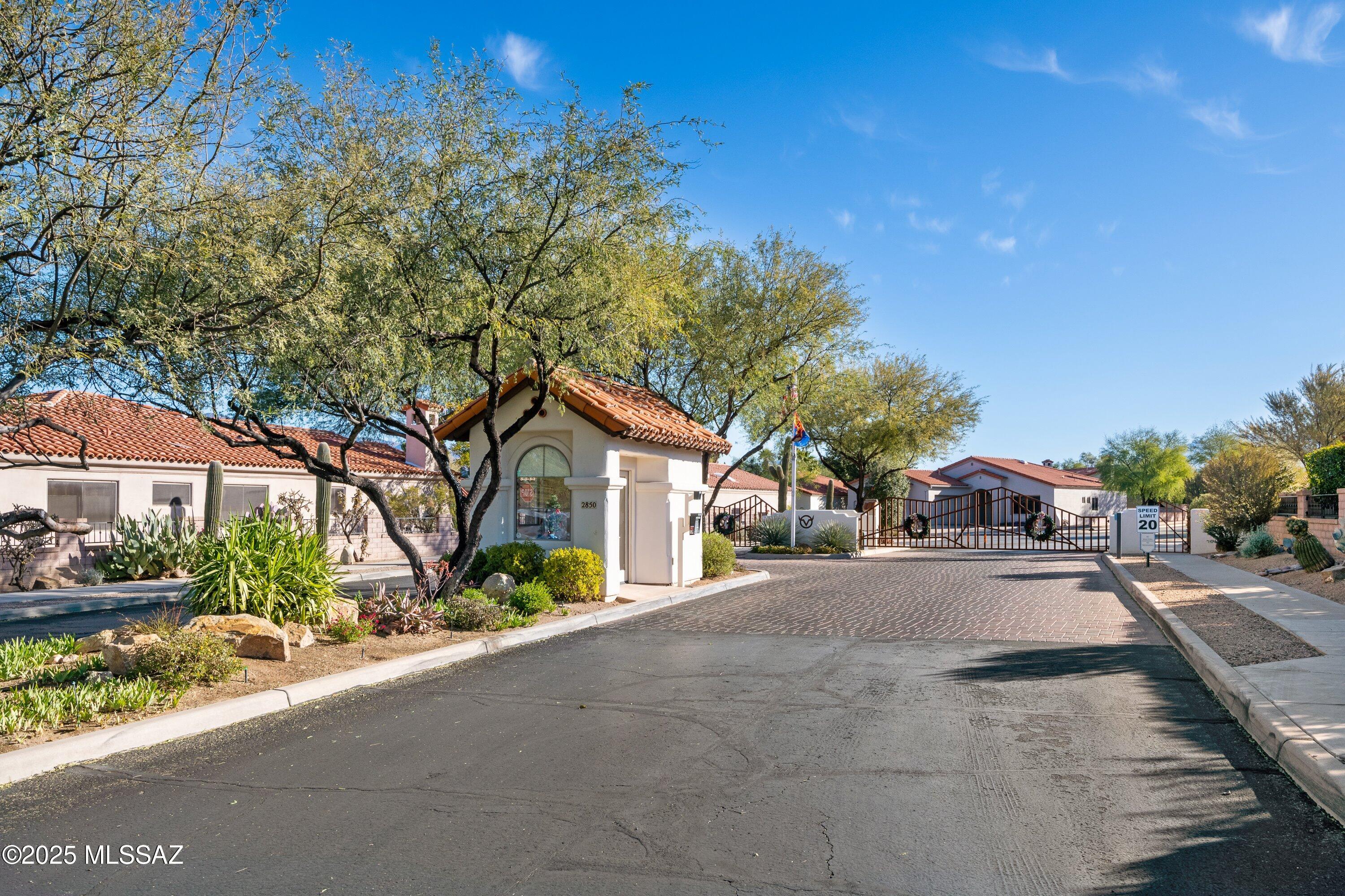 7274 E Placita Rancho La Cholla