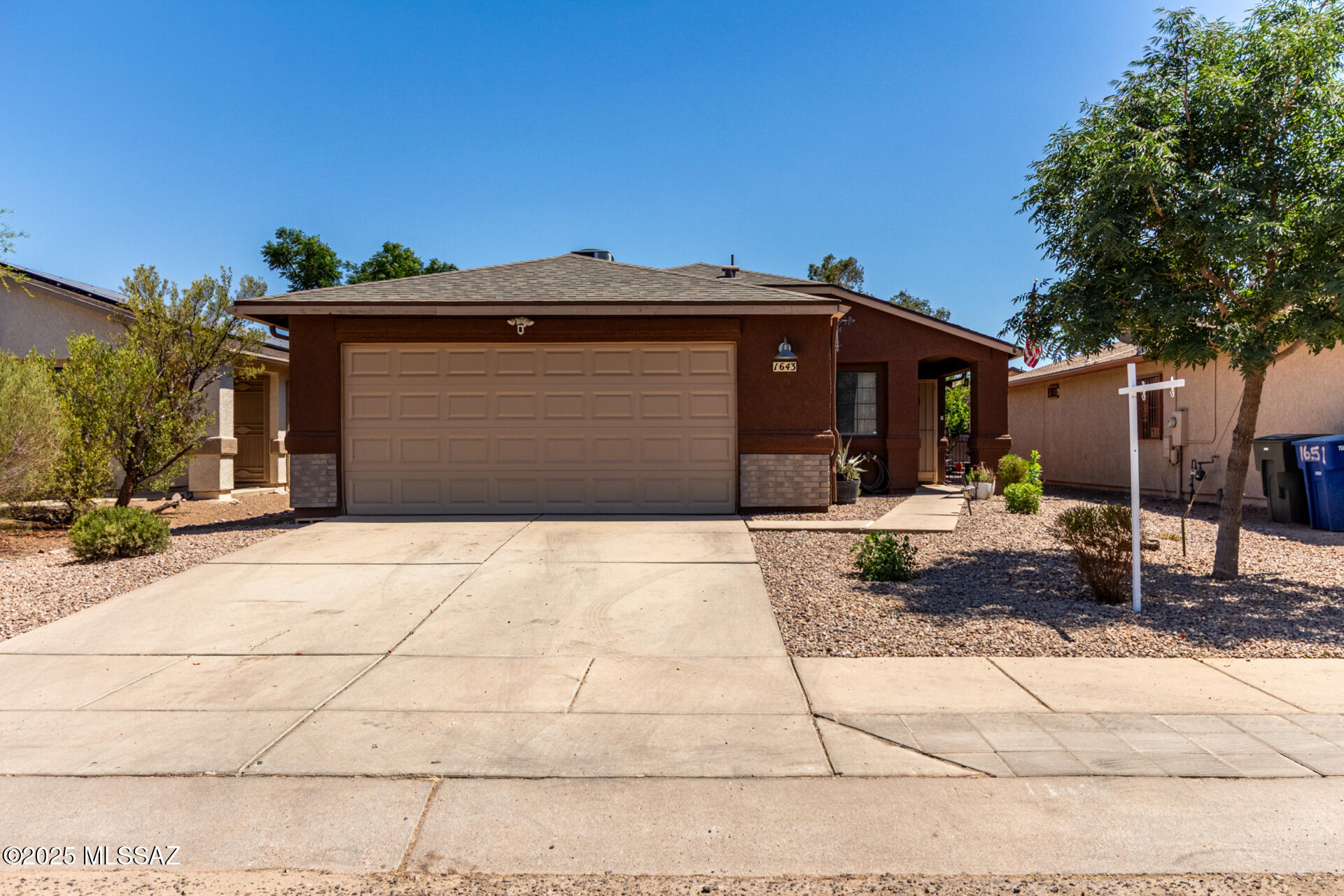 1643 W Houchin Way