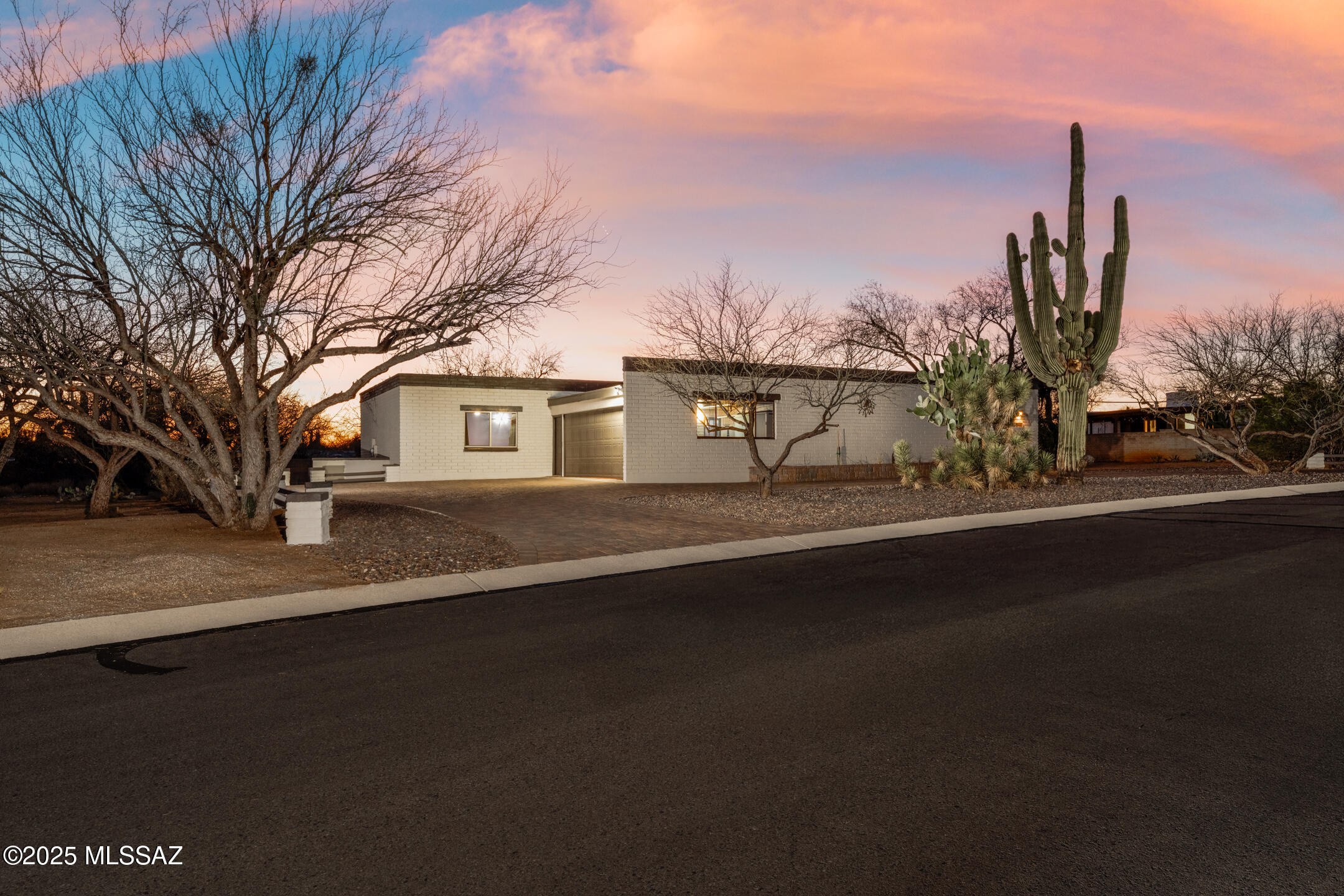 3339 N Calle Poco