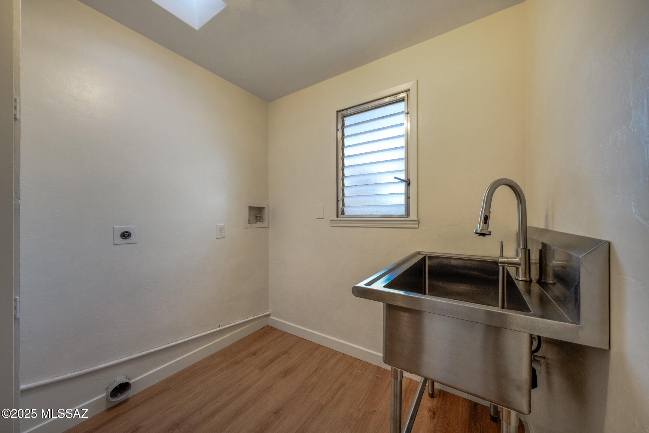 3339 N Calle Poco